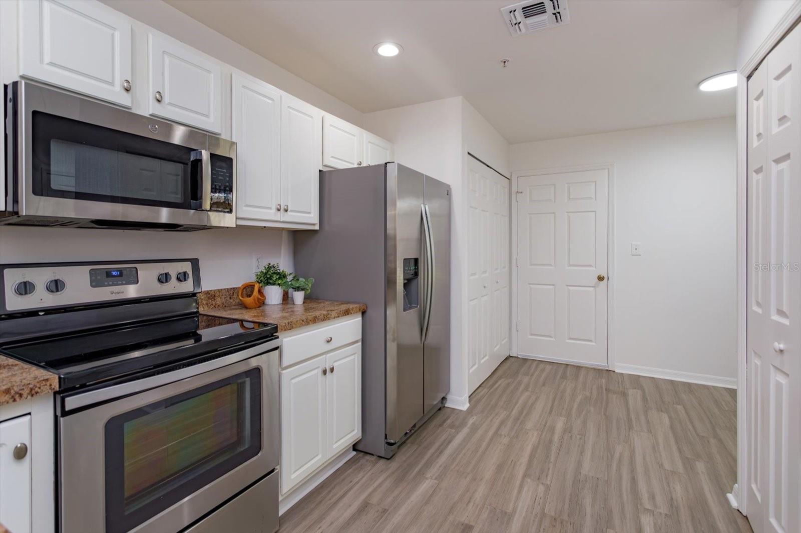 Image 10 of 75 For 671 Post Oak Circle 107