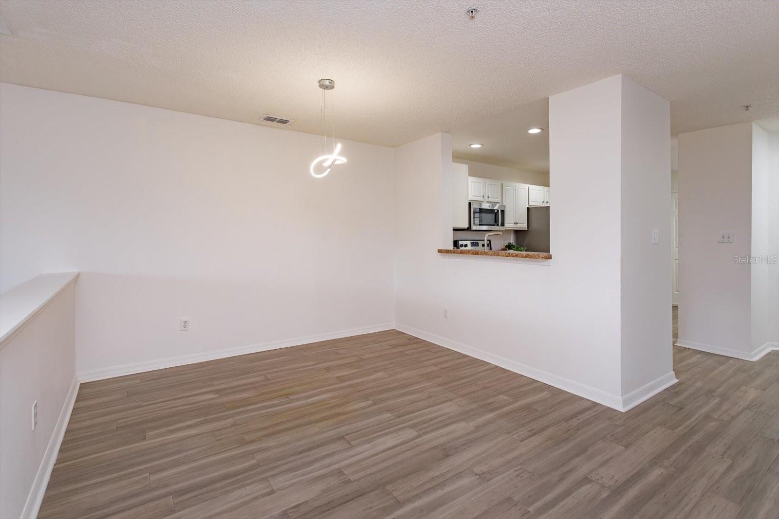 Image 14 of 75 For 671 Post Oak Circle 107