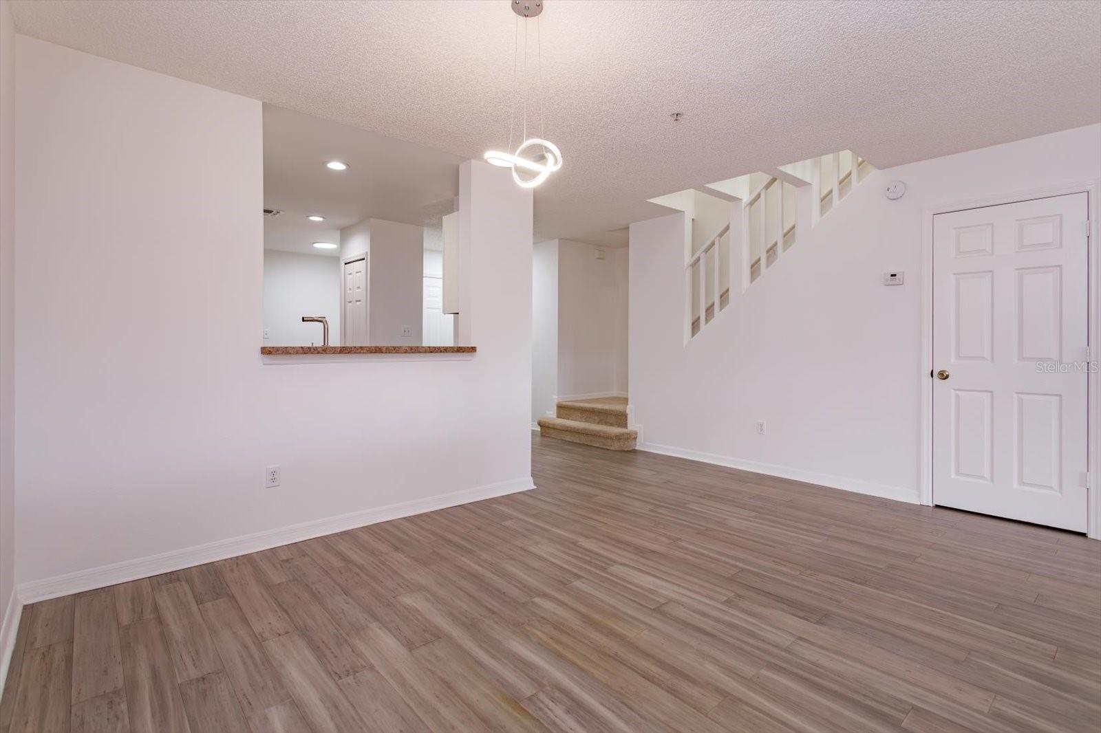 Image 18 of 75 For 671 Post Oak Circle 107