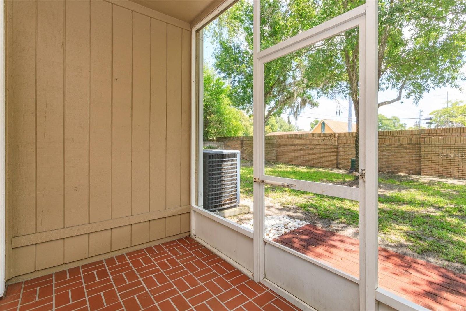 Image 33 of 75 For 671 Post Oak Circle 107