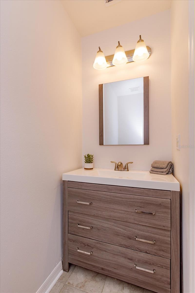 Image 7 of 75 For 671 Post Oak Circle 107