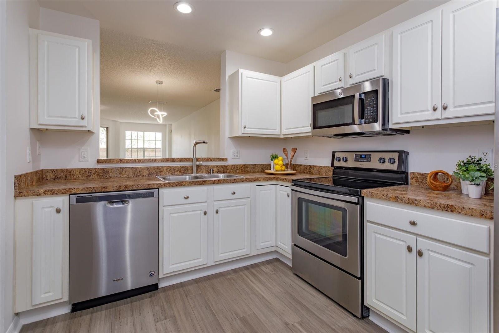 Image 9 of 75 For 671 Post Oak Circle 107