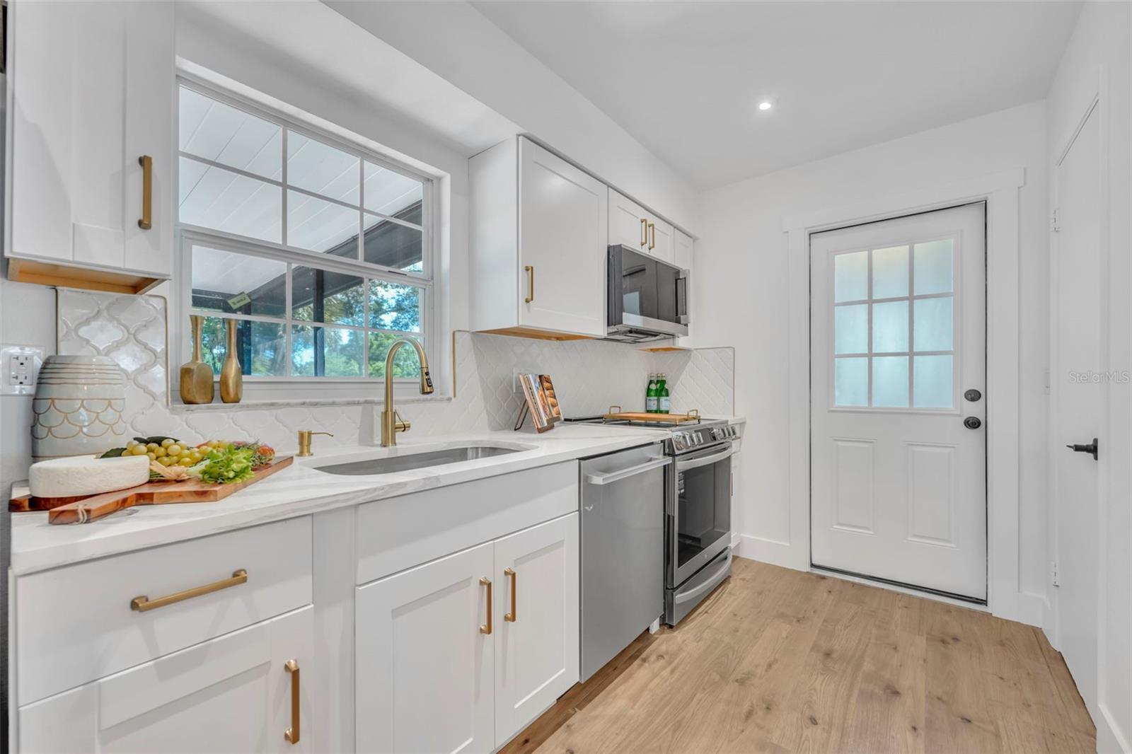 Image 16 of 29 For 454 Springwood Court