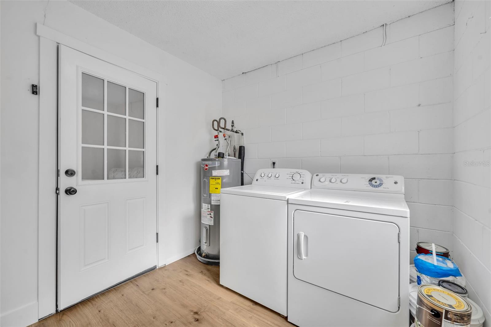 Image 17 of 29 For 454 Springwood Court