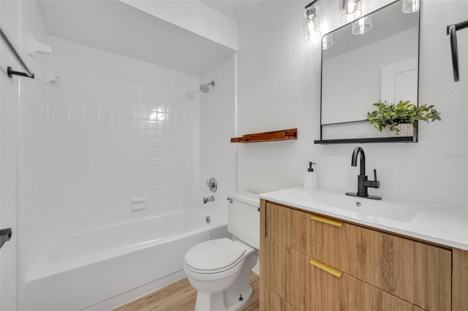 Image 22 of 29 For 454 Springwood Court