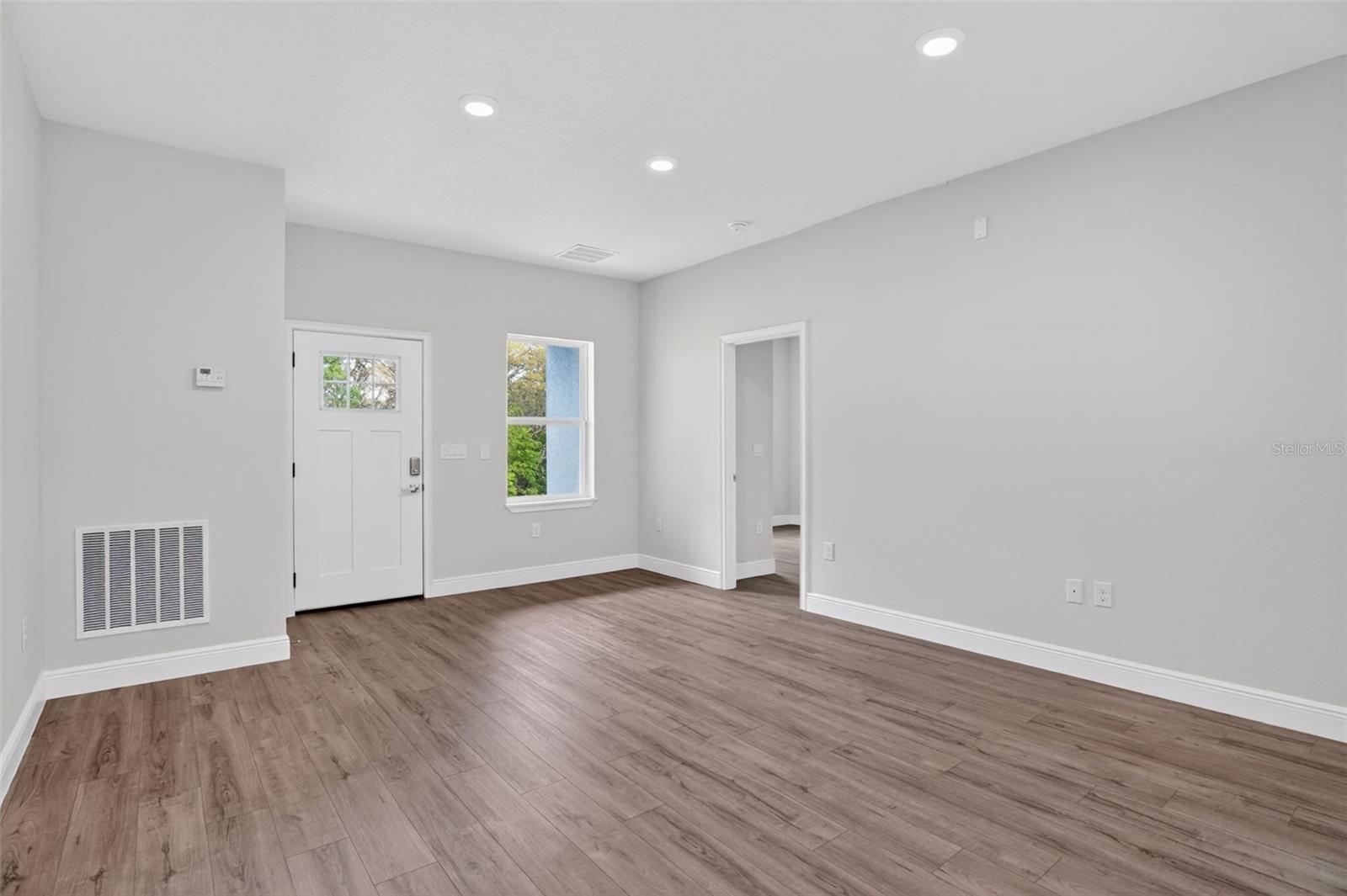 Listing photo id 10 for 1243 Shady Lane