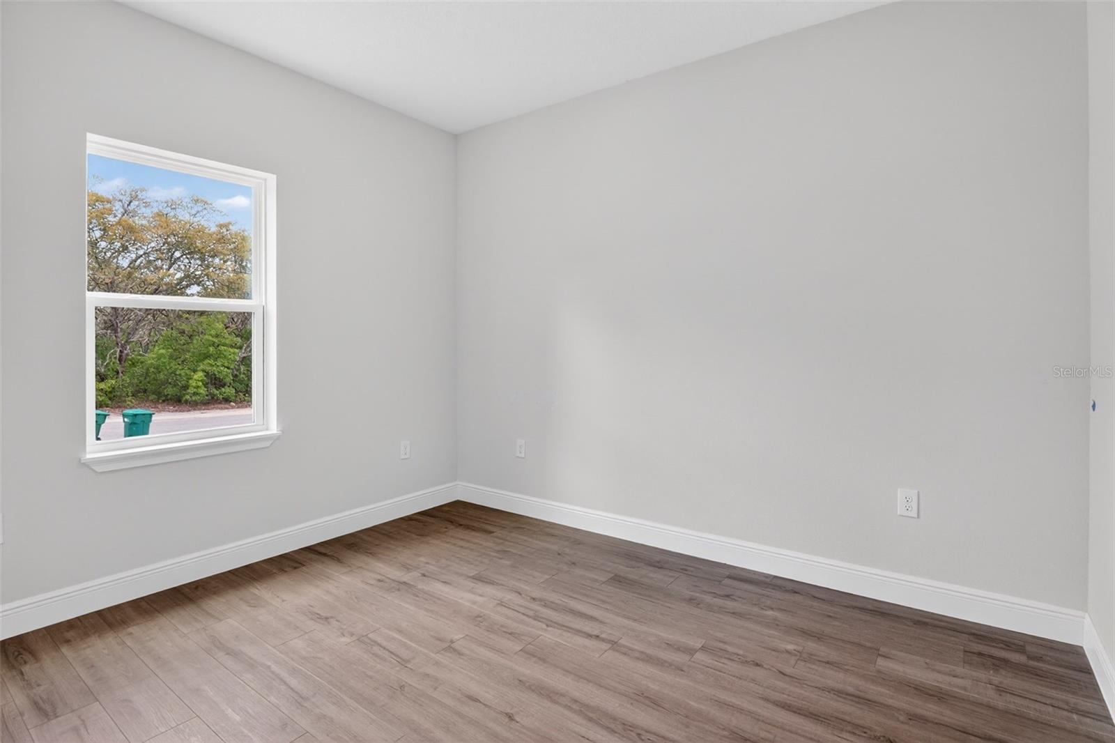 Listing photo id 11 for 1243 Shady Lane