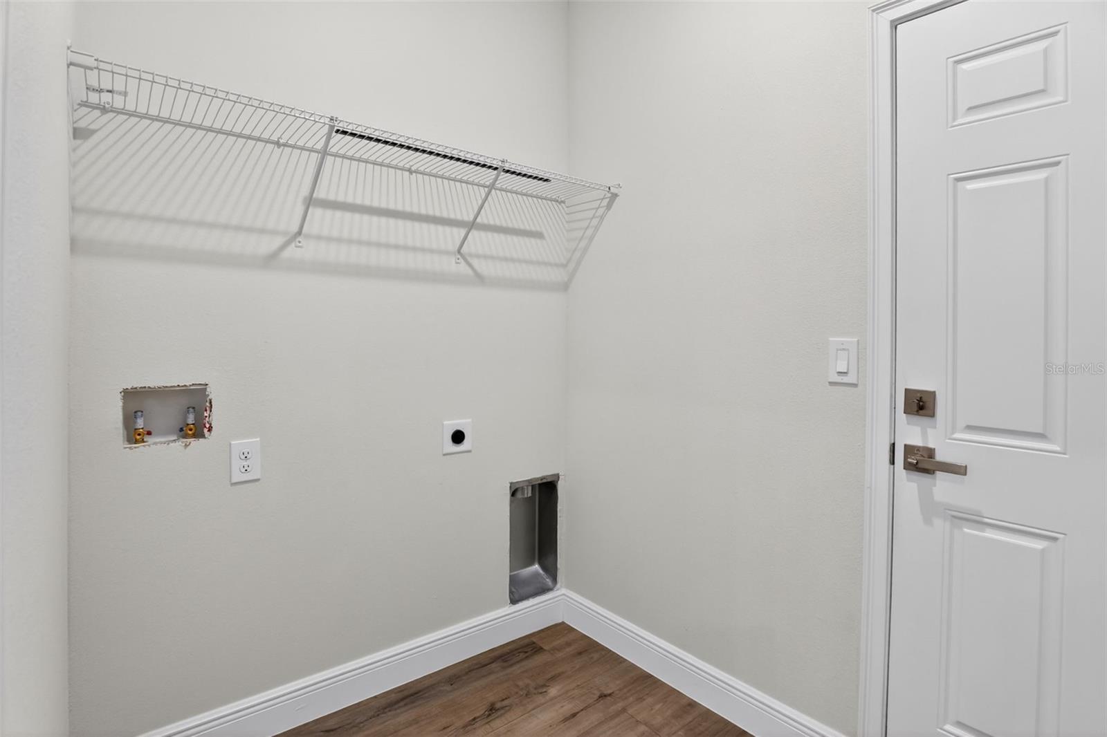 Listing photo id 12 for 1243 Shady Lane