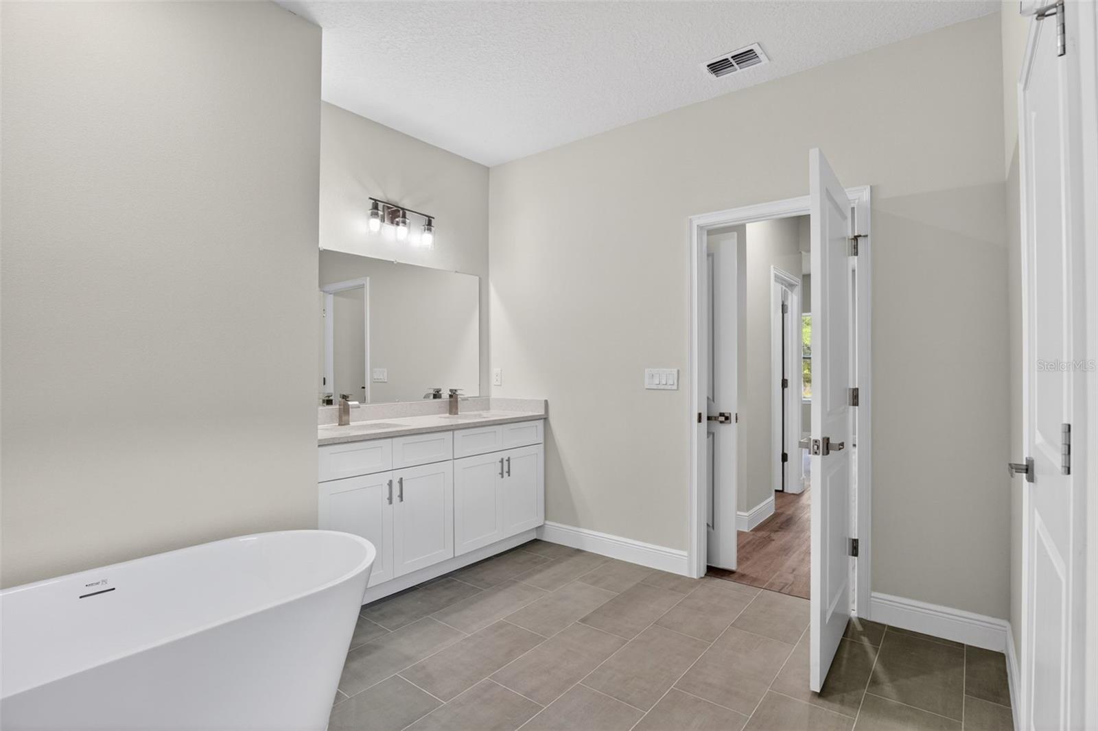 Listing photo id 21 for 1243 Shady Lane