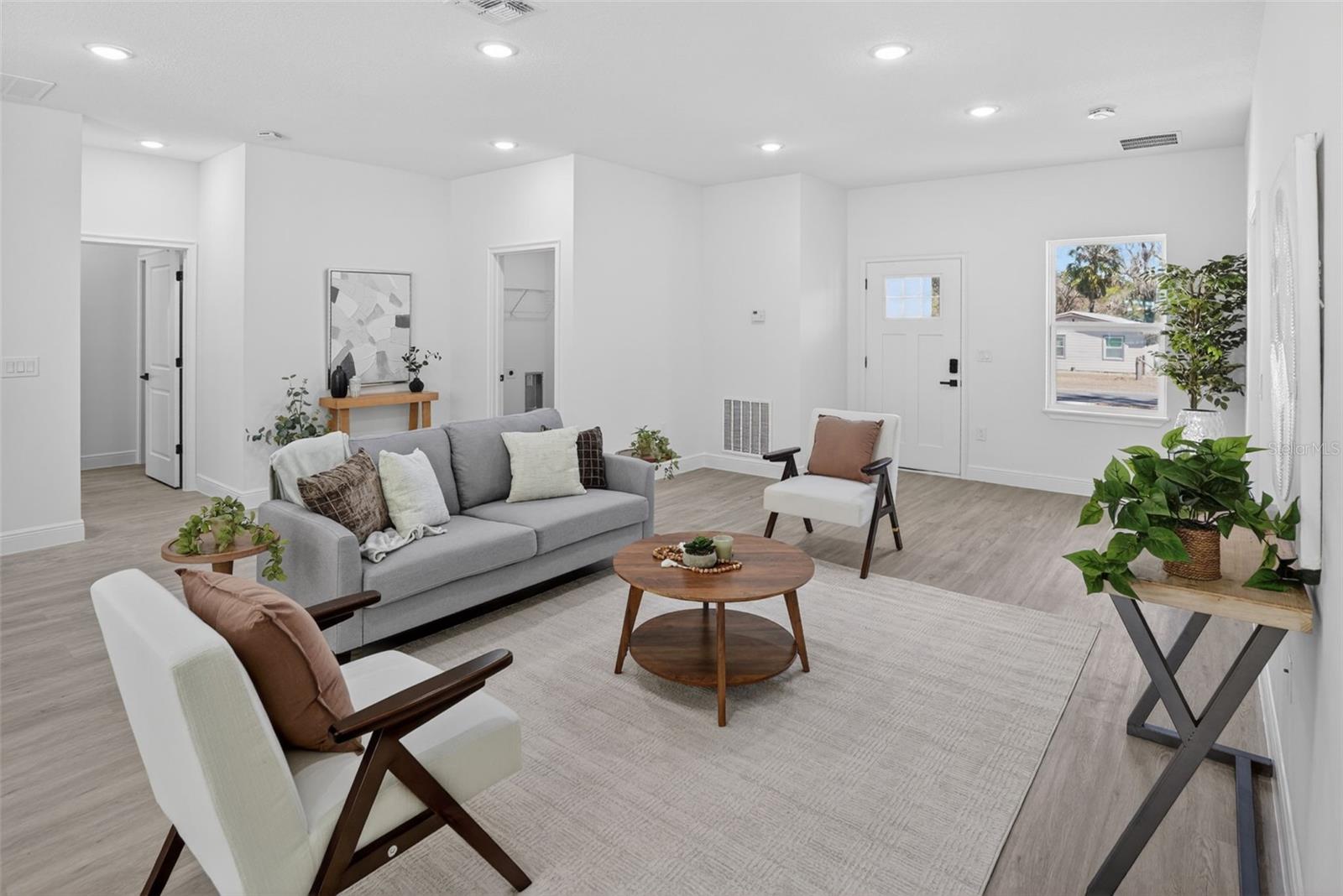 Listing photo id 1 for 1243 Shady Lane