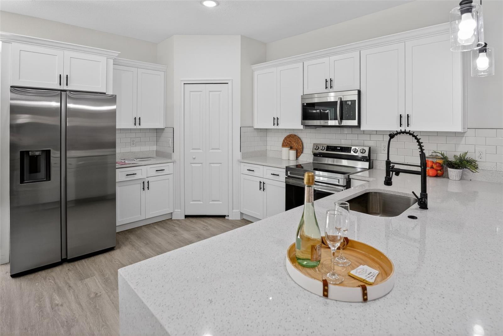 Listing photo id 4 for 1243 Shady Lane