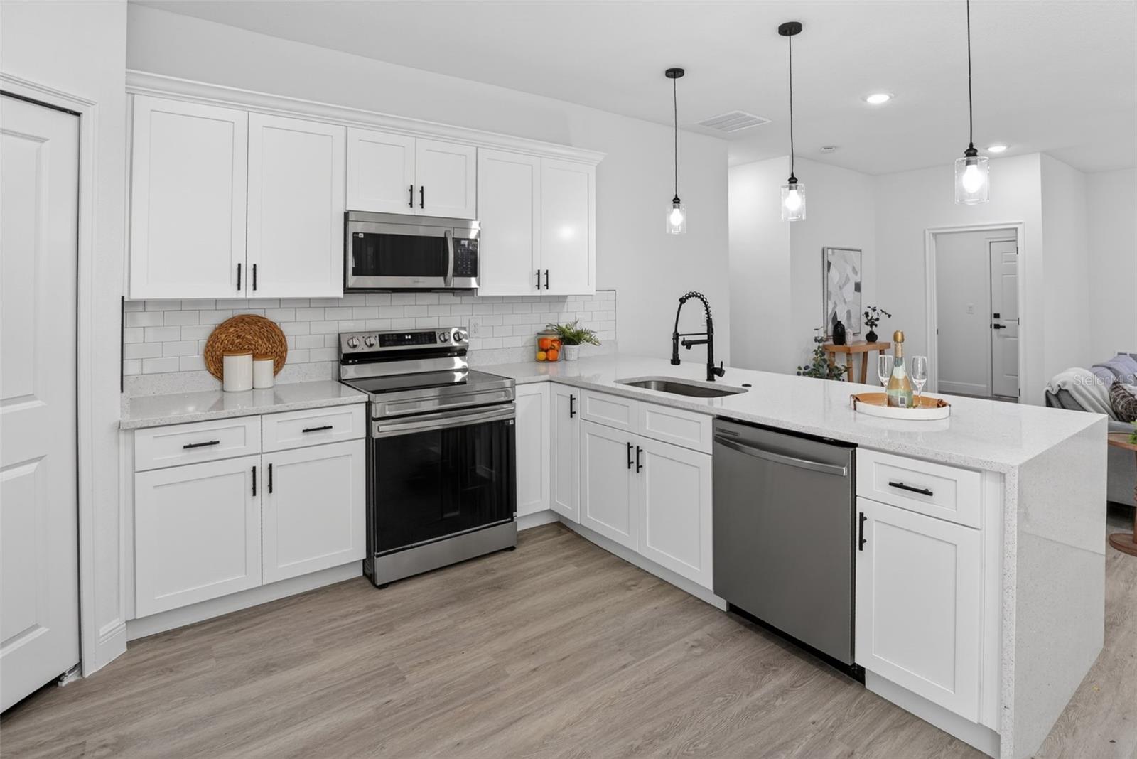 Listing photo id 5 for 1243 Shady Lane