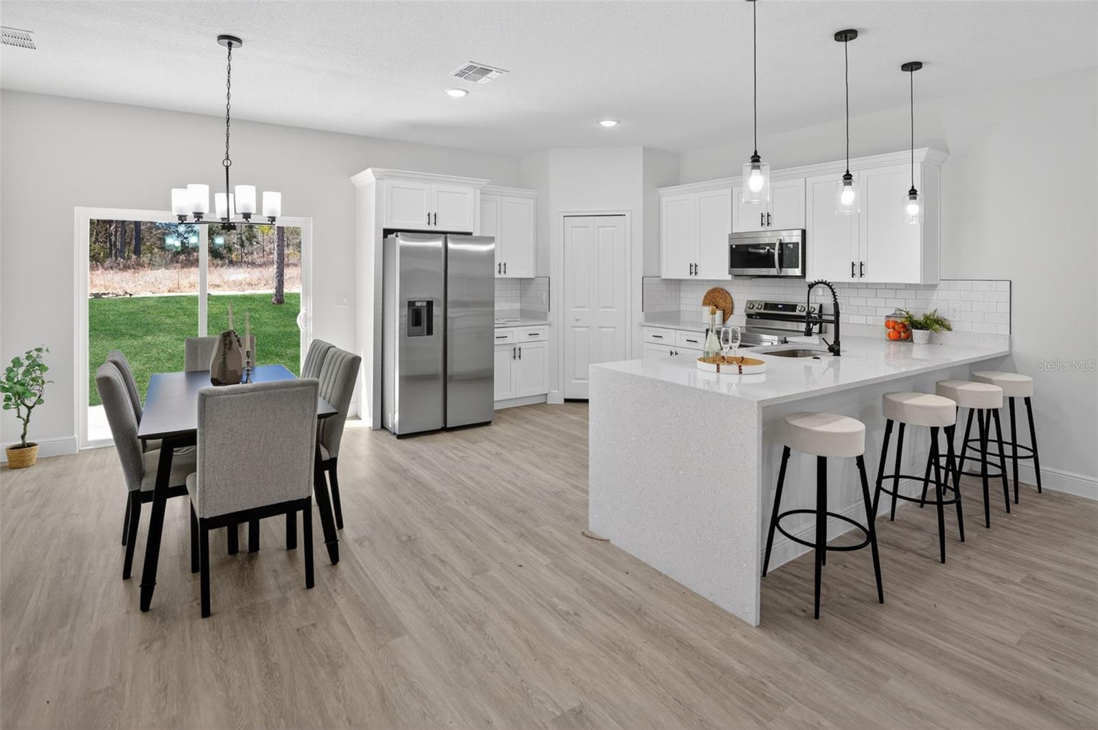 Listing photo id 6 for 1243 Shady Lane