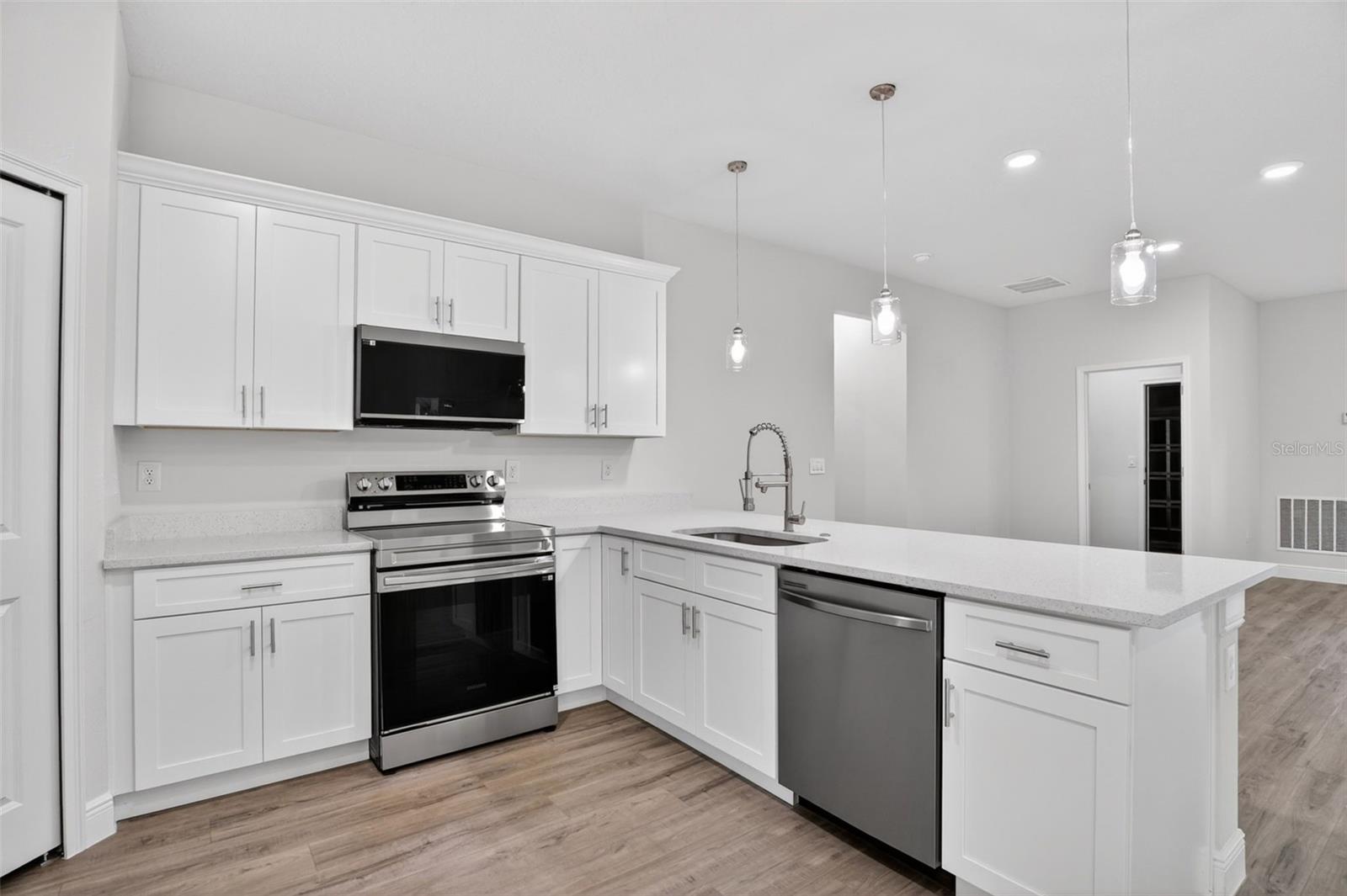 Listing photo id 7 for 1243 Shady Lane