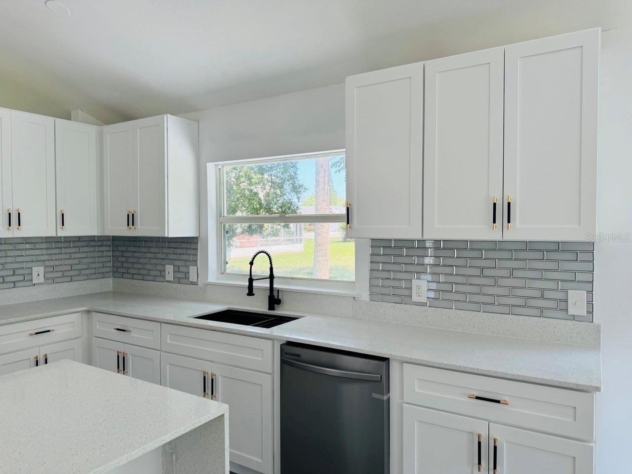 Image 10 of 25 For 215 Hollowbrook Circle