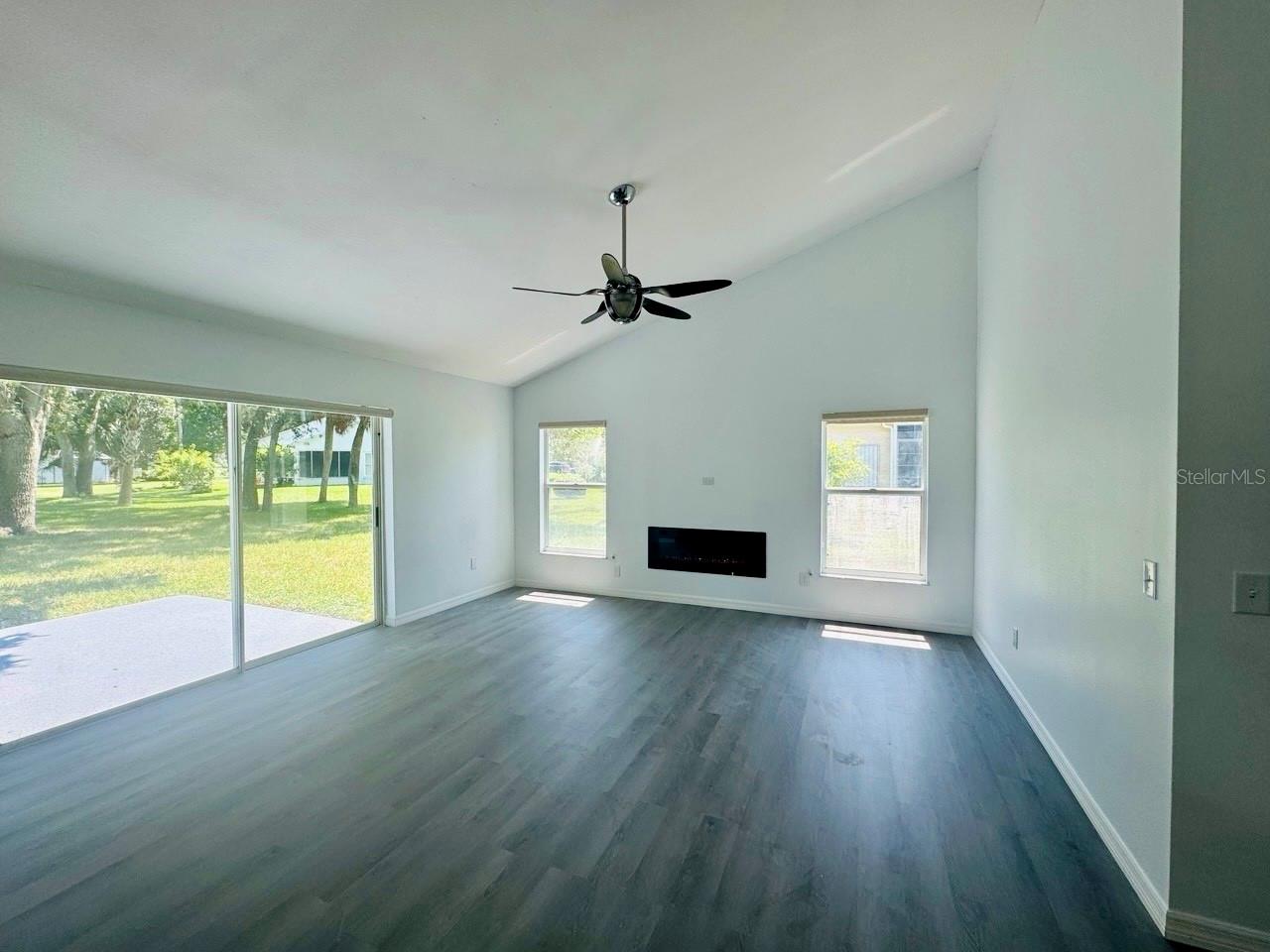 Image 11 of 25 For 215 Hollowbrook Circle