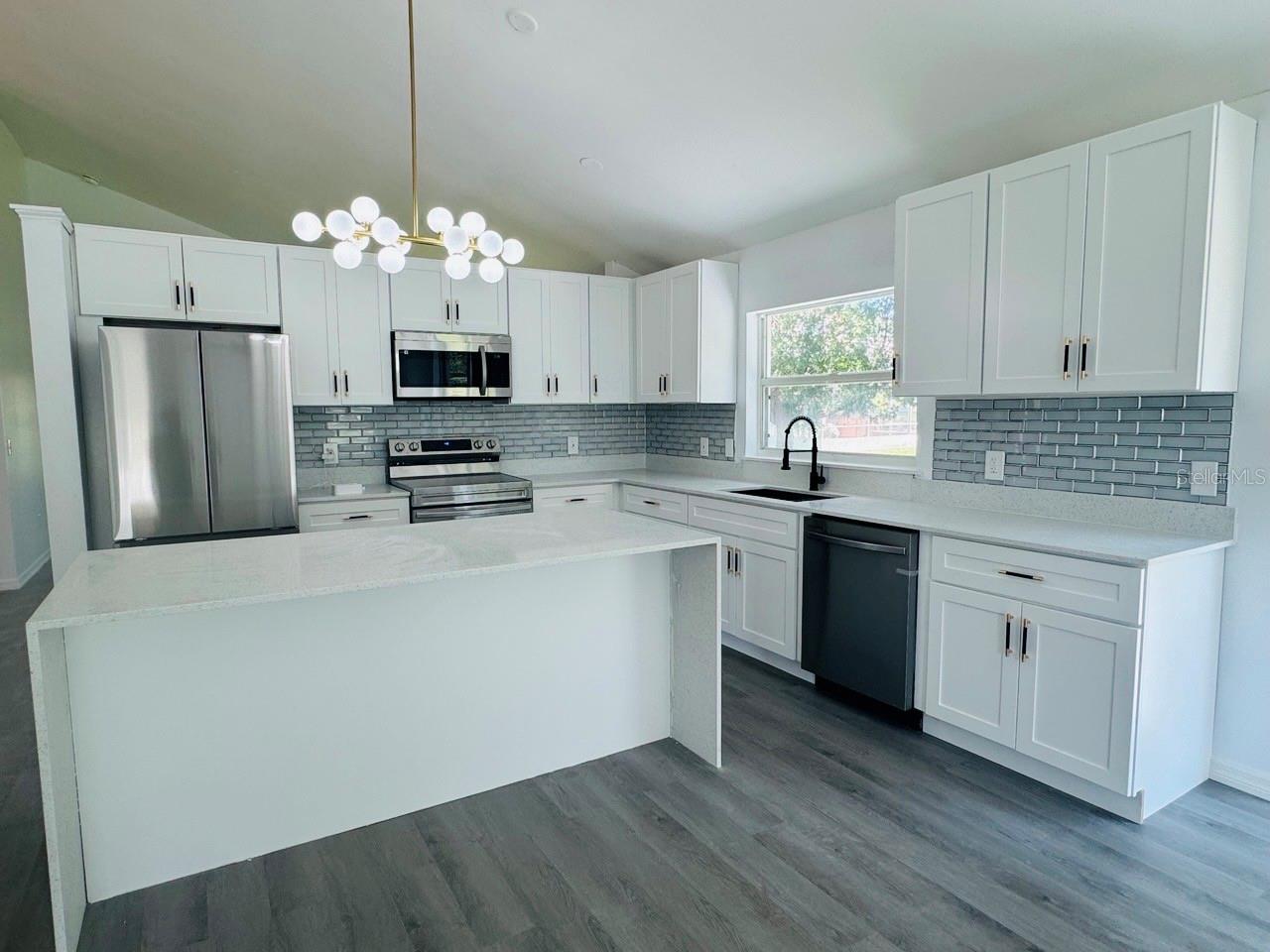 Image 15 of 25 For 215 Hollowbrook Circle