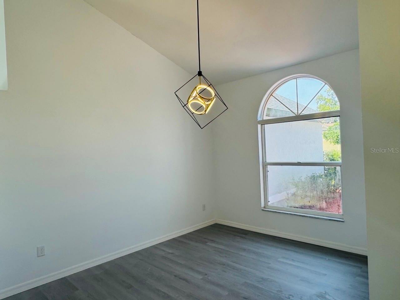 Image 16 of 25 For 215 Hollowbrook Circle