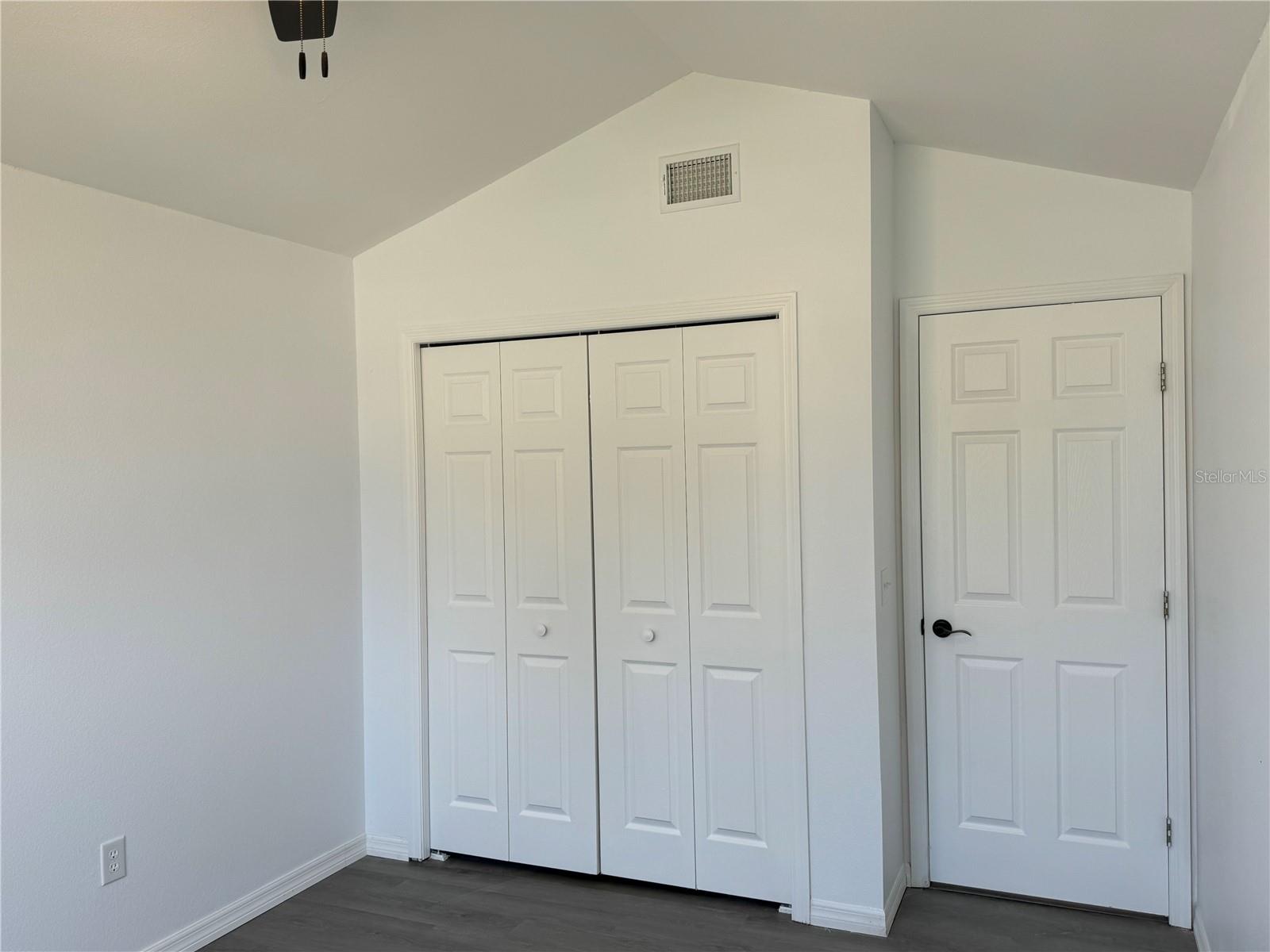 Image 22 of 25 For 215 Hollowbrook Circle