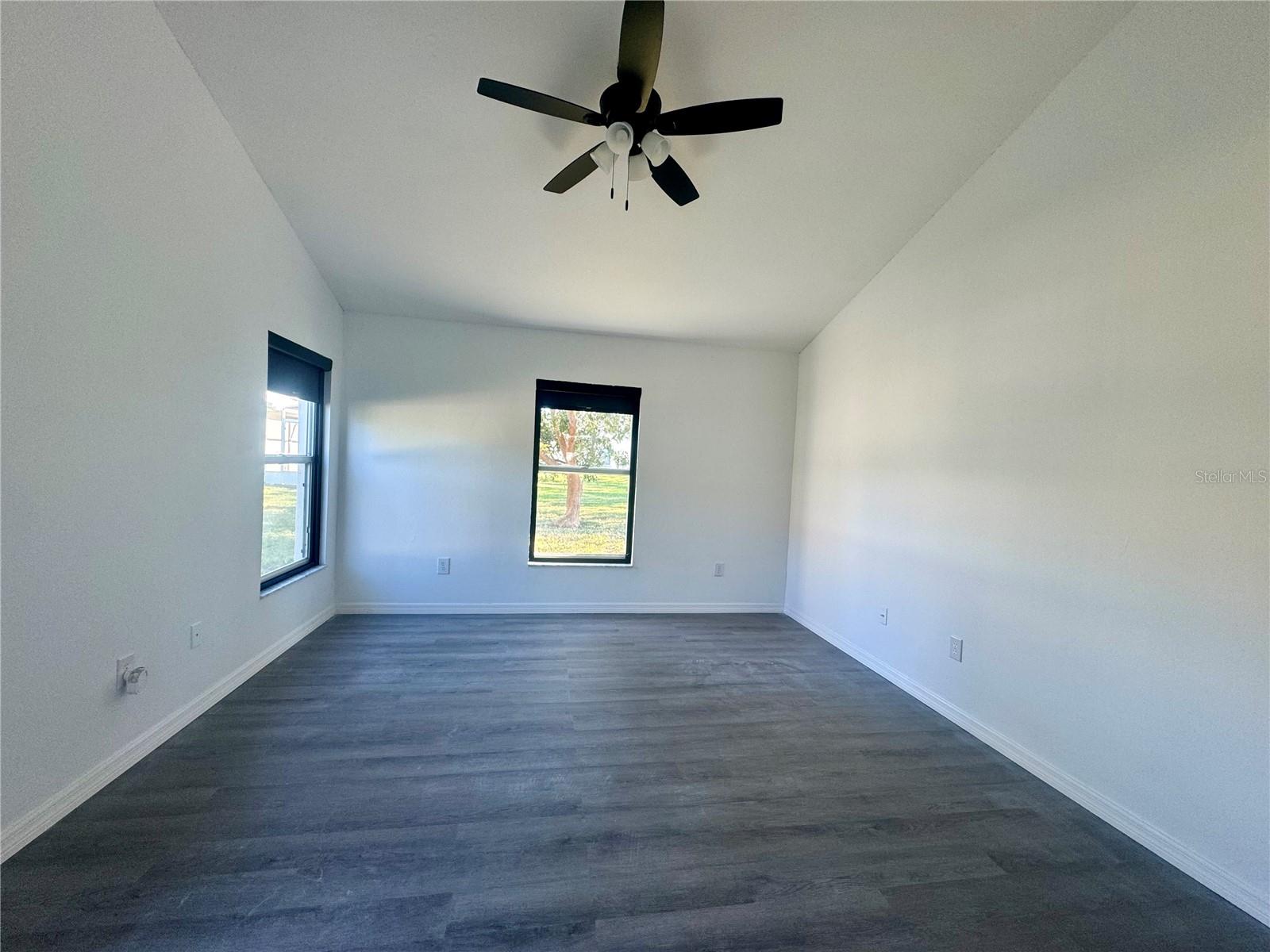 Image 5 of 25 For 215 Hollowbrook Circle