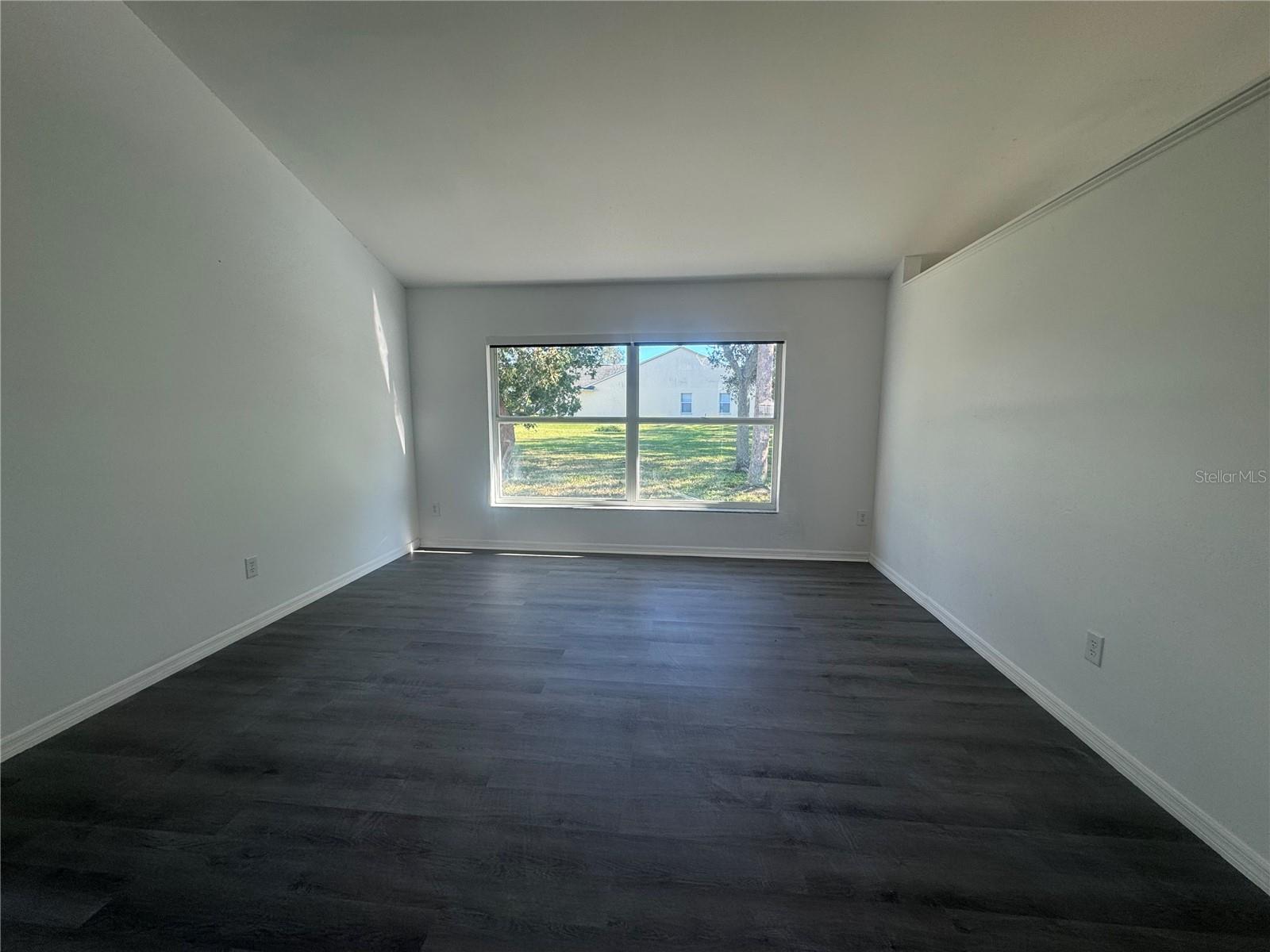 Image 6 of 25 For 215 Hollowbrook Circle