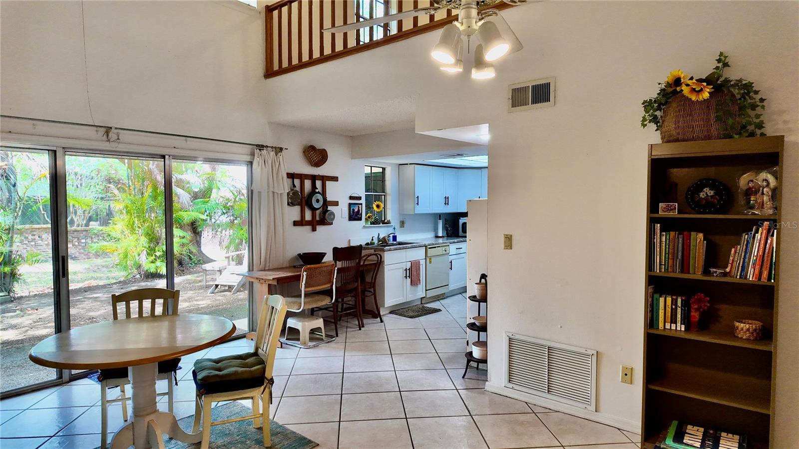 Image 4 of 20 For 4004 Crossroads Place