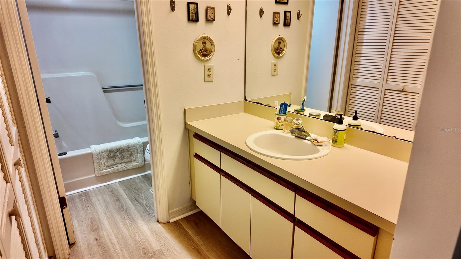 Image 8 of 20 For 4004 Crossroads Place