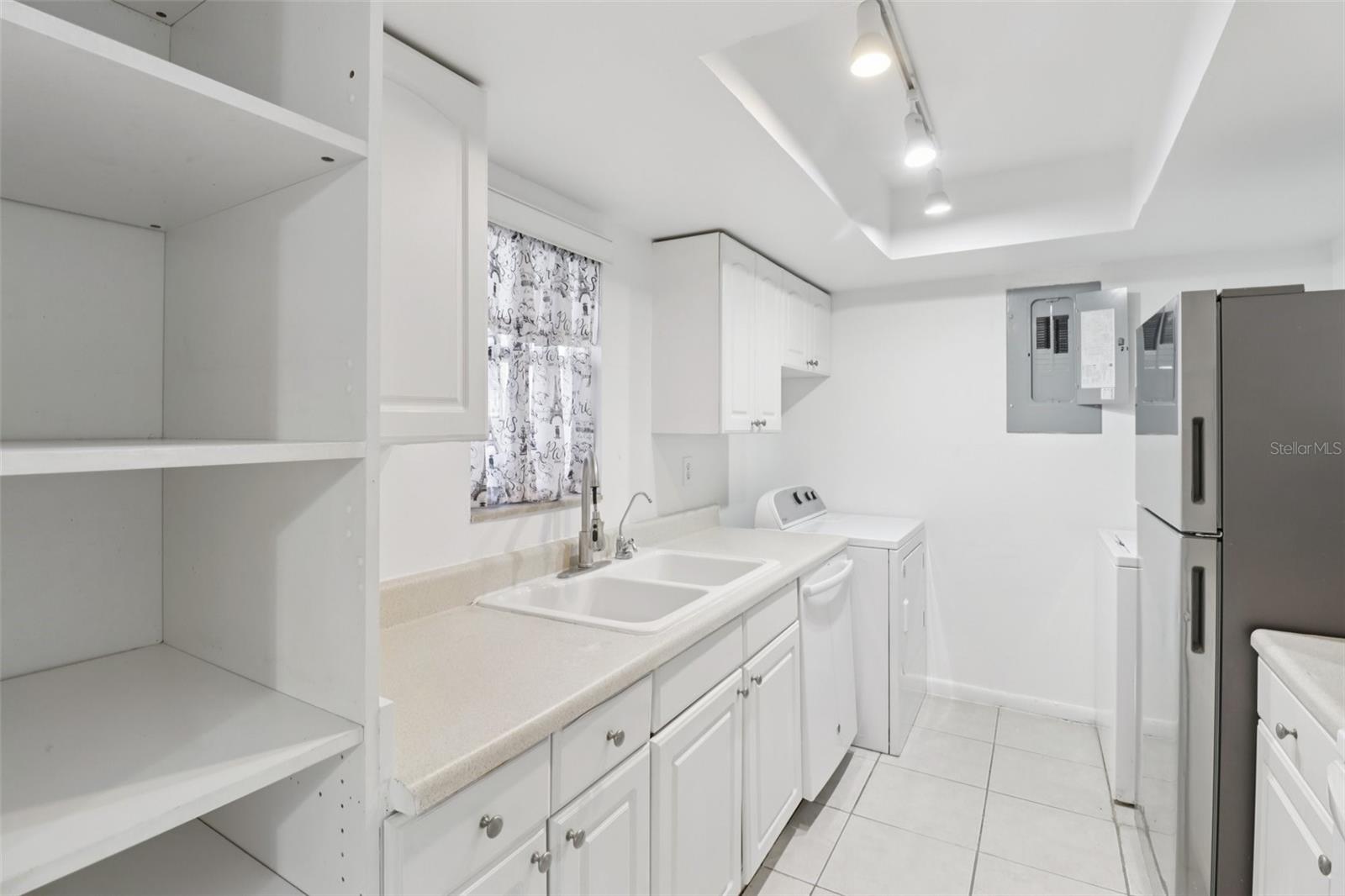 Image 5 of 19 For 4369 Aqua Vista Drive 16-c