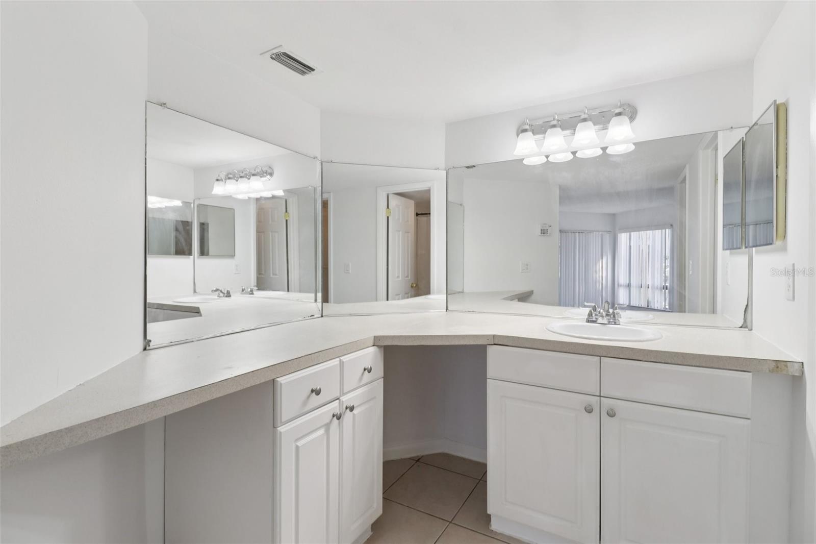 Image 9 of 19 For 4369 Aqua Vista Drive 16-c