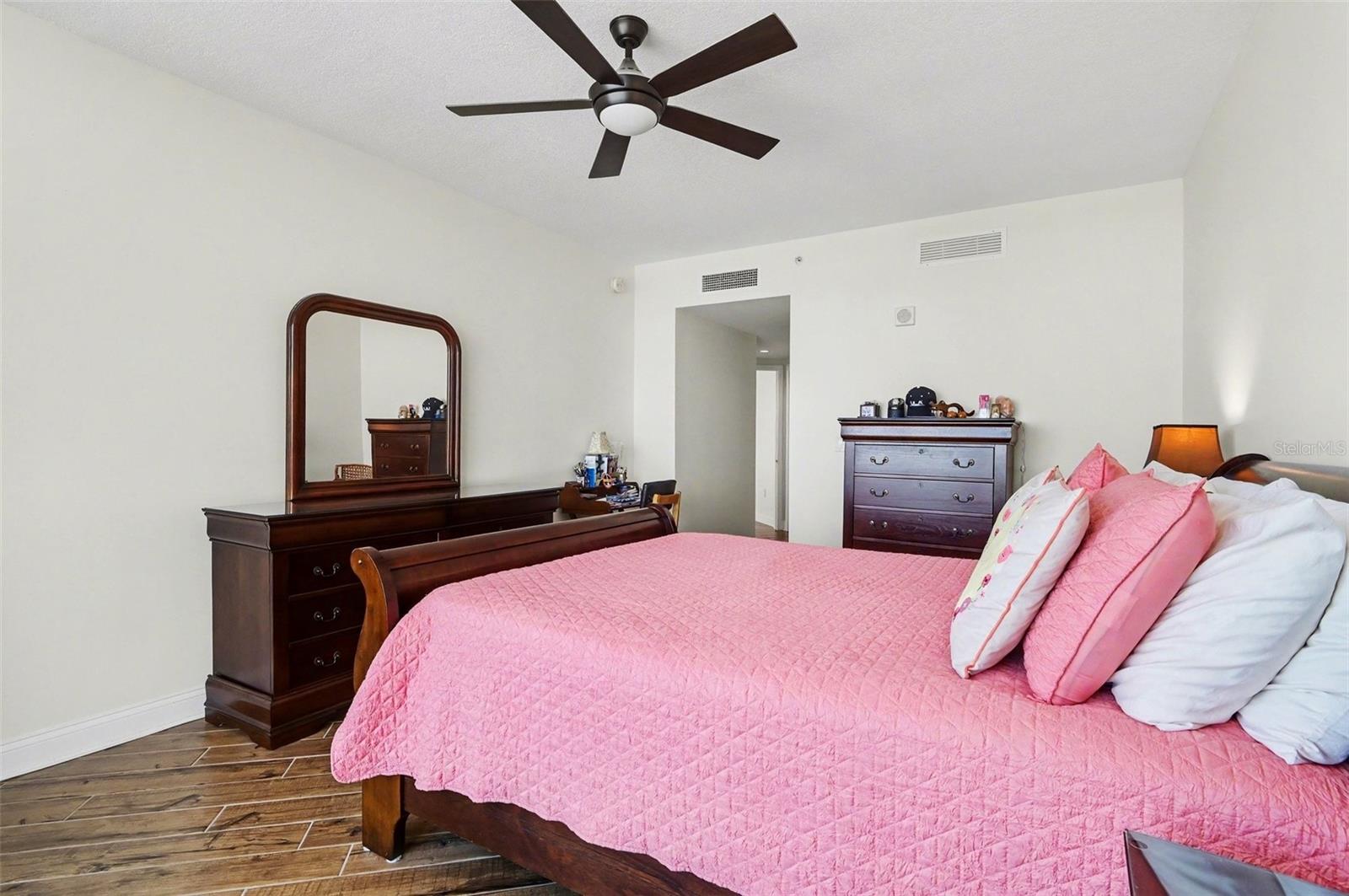 Image 16 of 32 For 231 Riverside Drive 1110