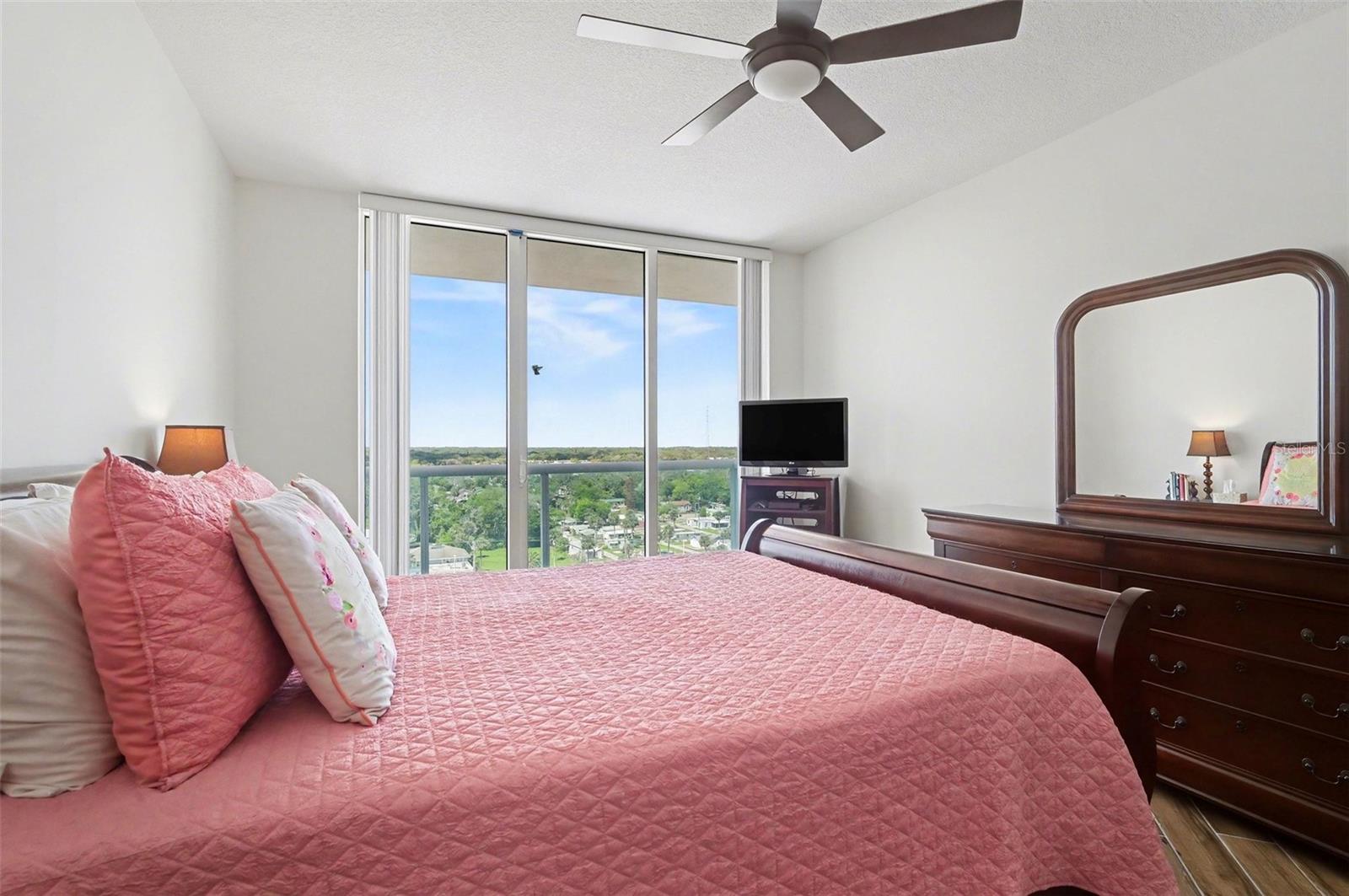 Image 17 of 32 For 231 Riverside Drive 1110