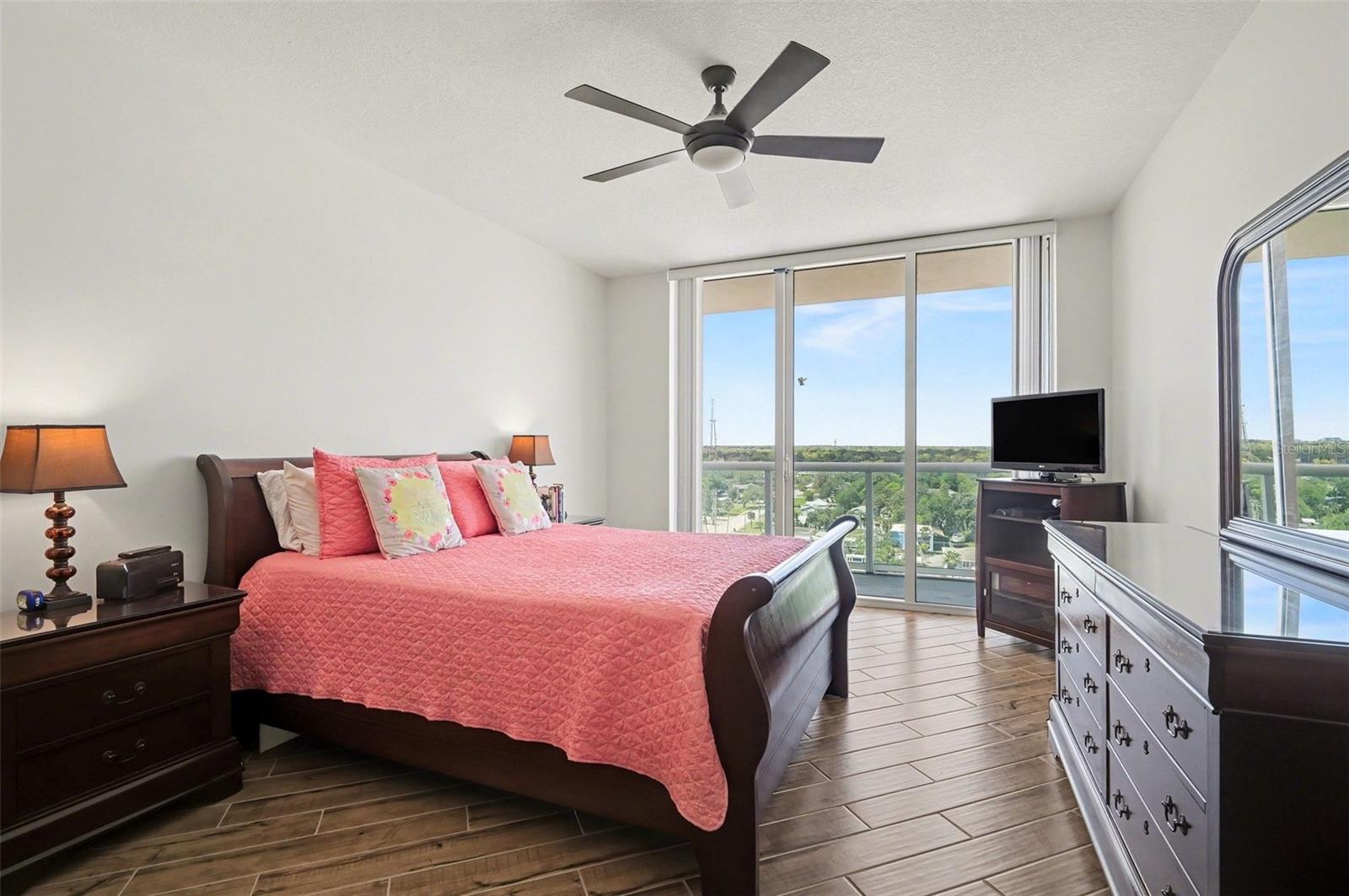 Image 18 of 32 For 231 Riverside Drive 1110