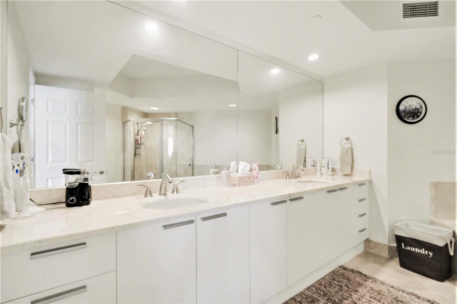 Image 19 of 32 For 231 Riverside Drive 1110