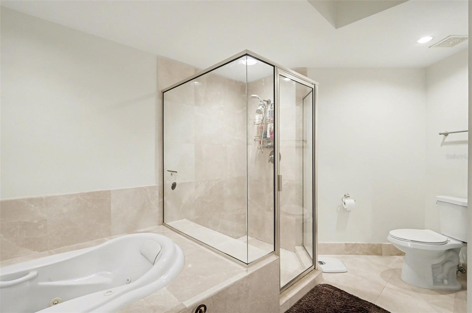 Image 20 of 32 For 231 Riverside Drive 1110