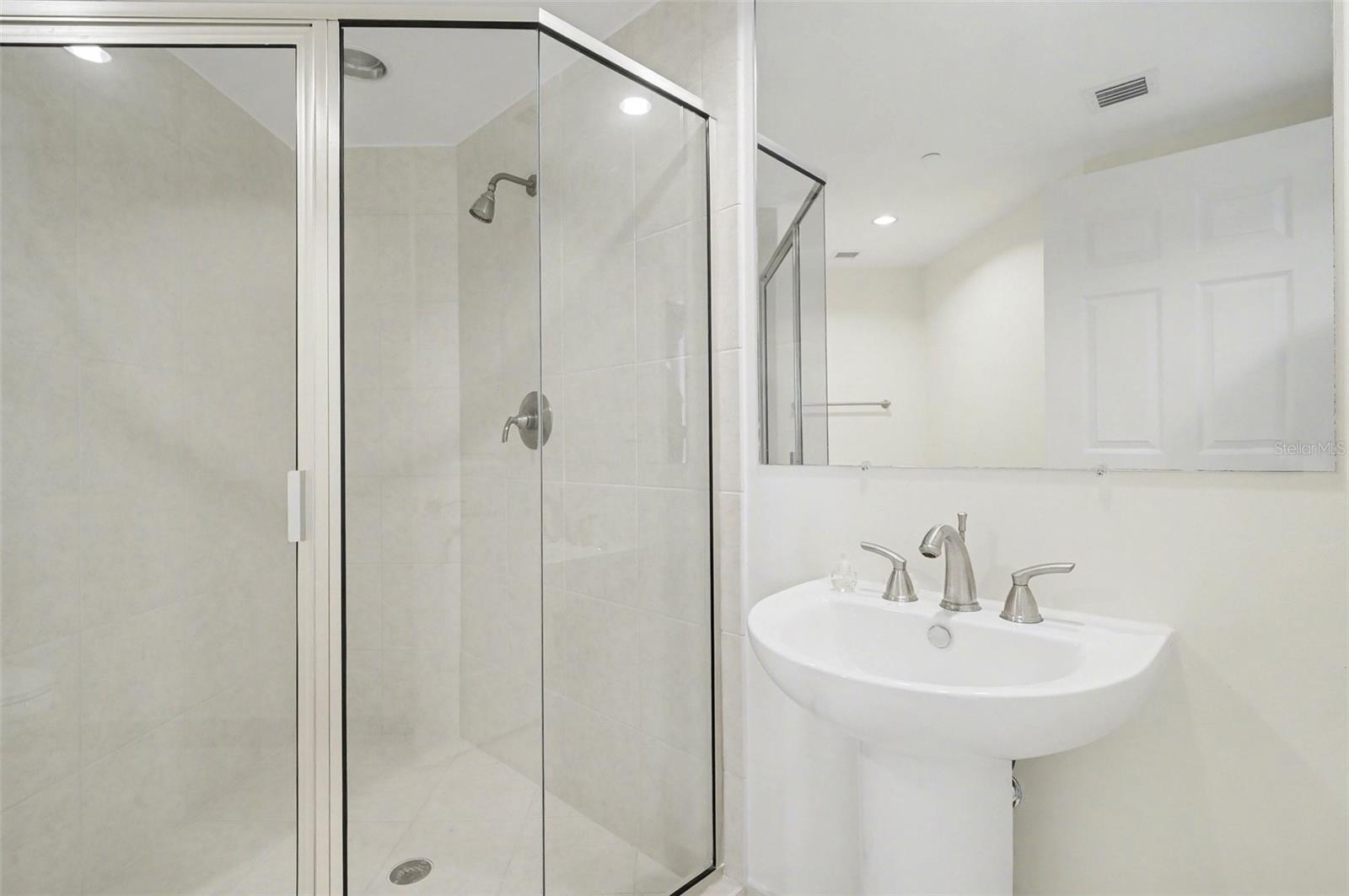 Image 27 of 32 For 231 Riverside Drive 1110