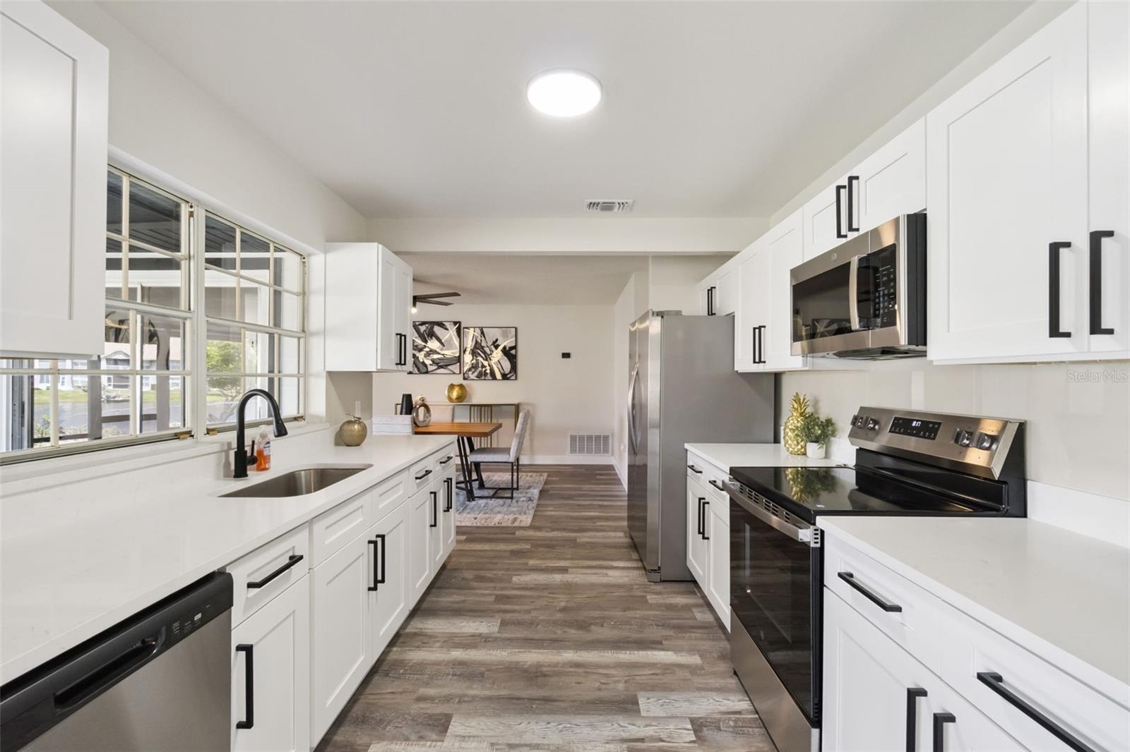 Image 8 of 25 For 2661 Ellen Avenue