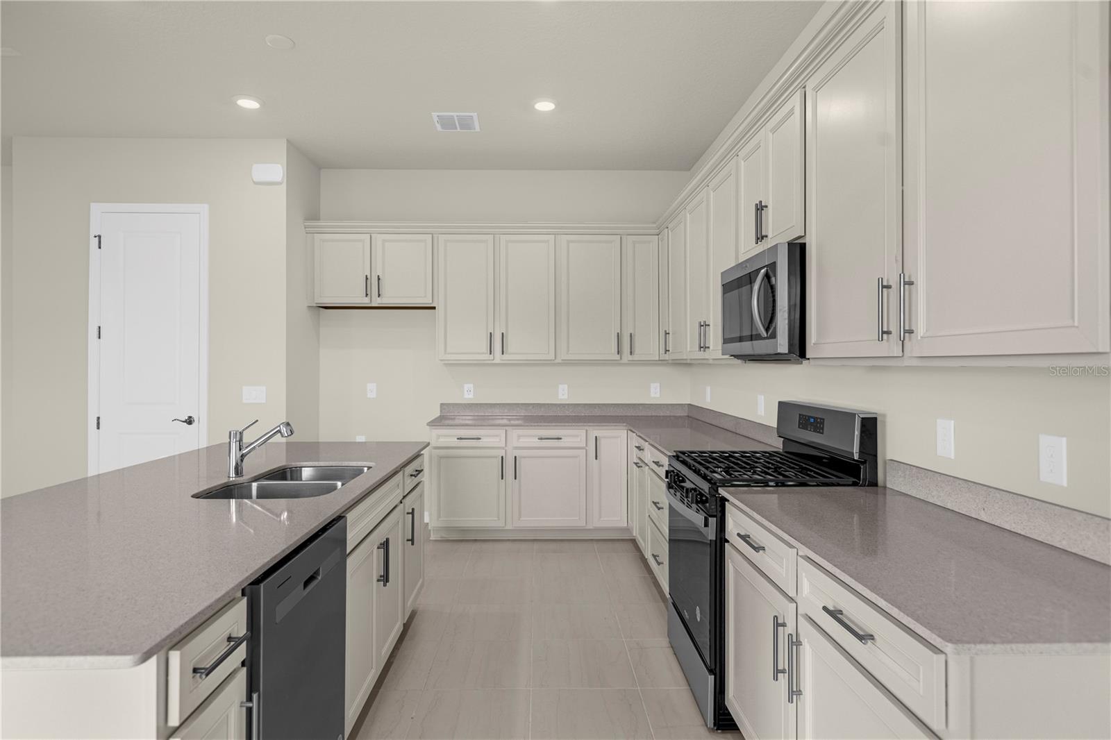 Image 16 of 48 For 10411 Park Estate Avenue