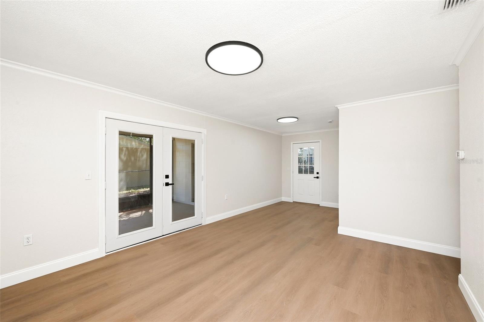 Image 16 of 27 For 2115 Woodland Boulevard