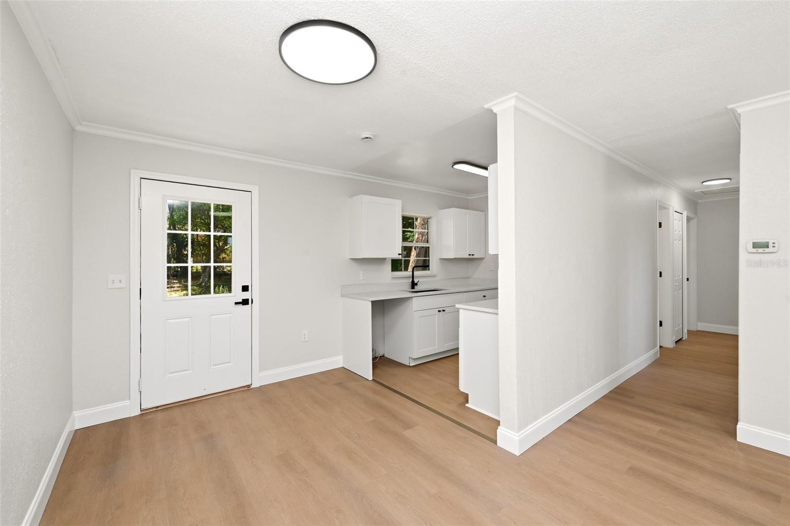 Image 18 of 27 For 2115 Woodland Boulevard