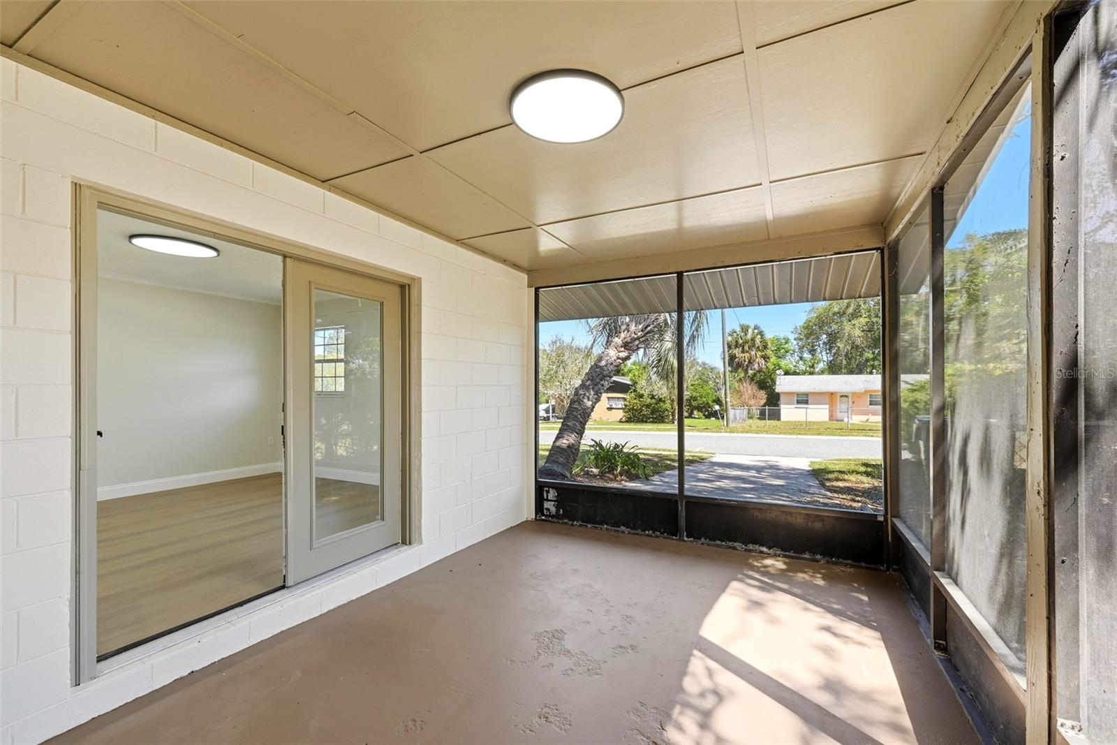 Image 21 of 27 For 2115 Woodland Boulevard