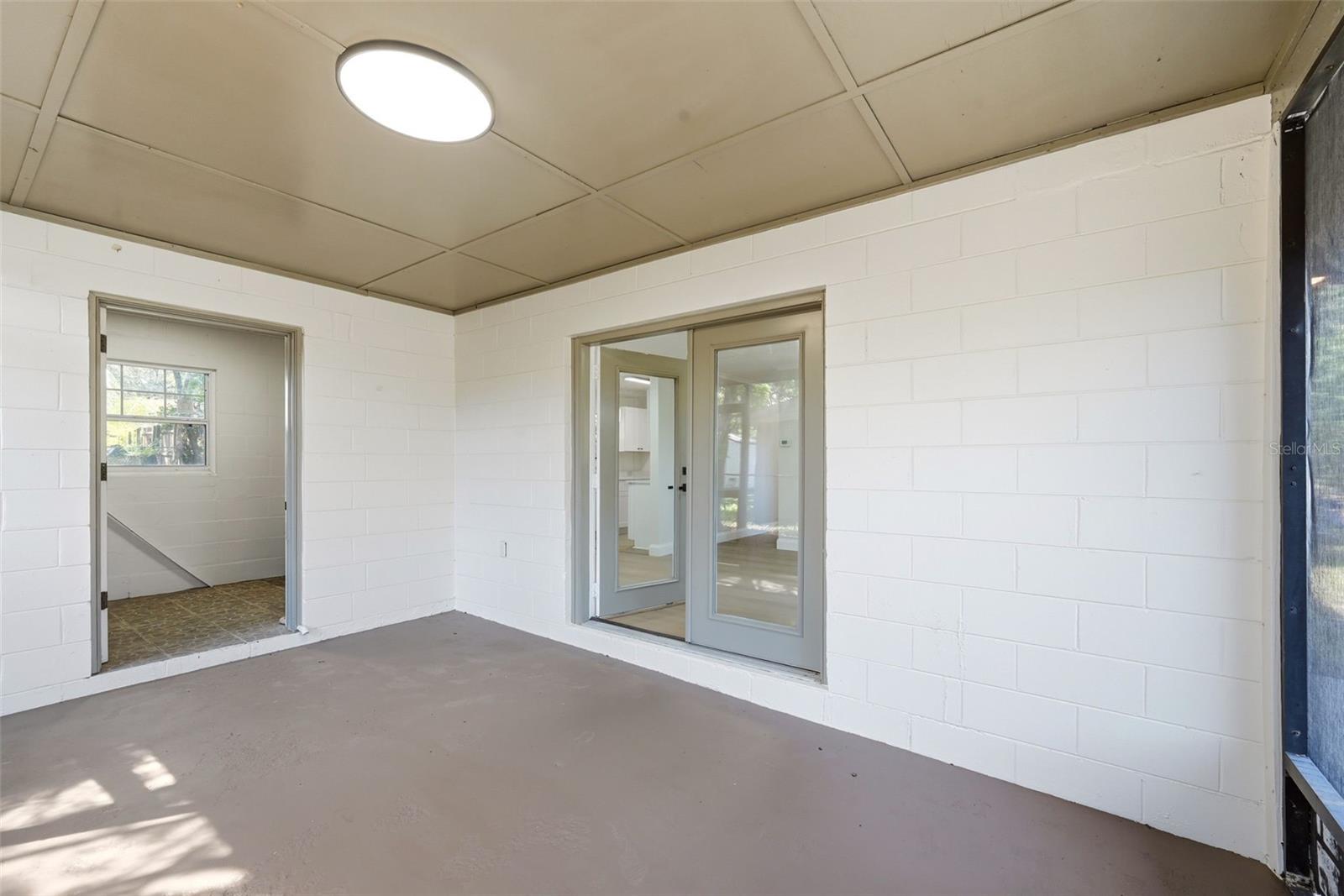 Image 22 of 27 For 2115 Woodland Boulevard