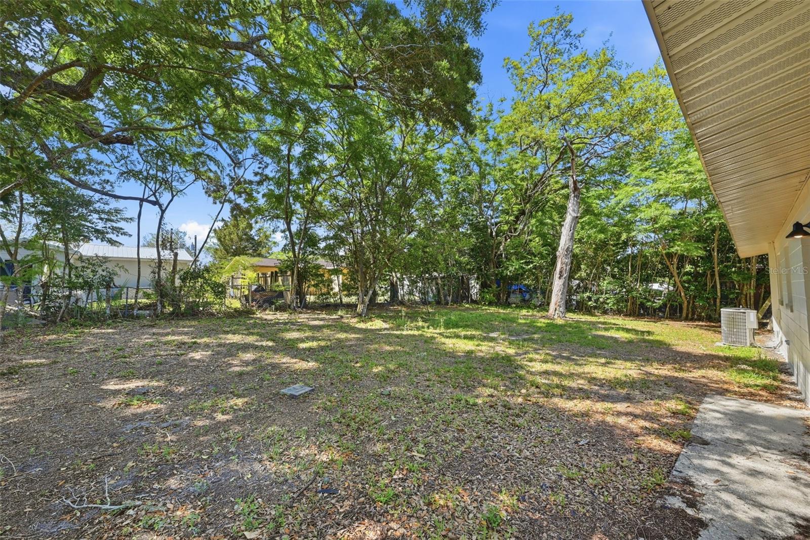 Image 24 of 27 For 2115 Woodland Boulevard