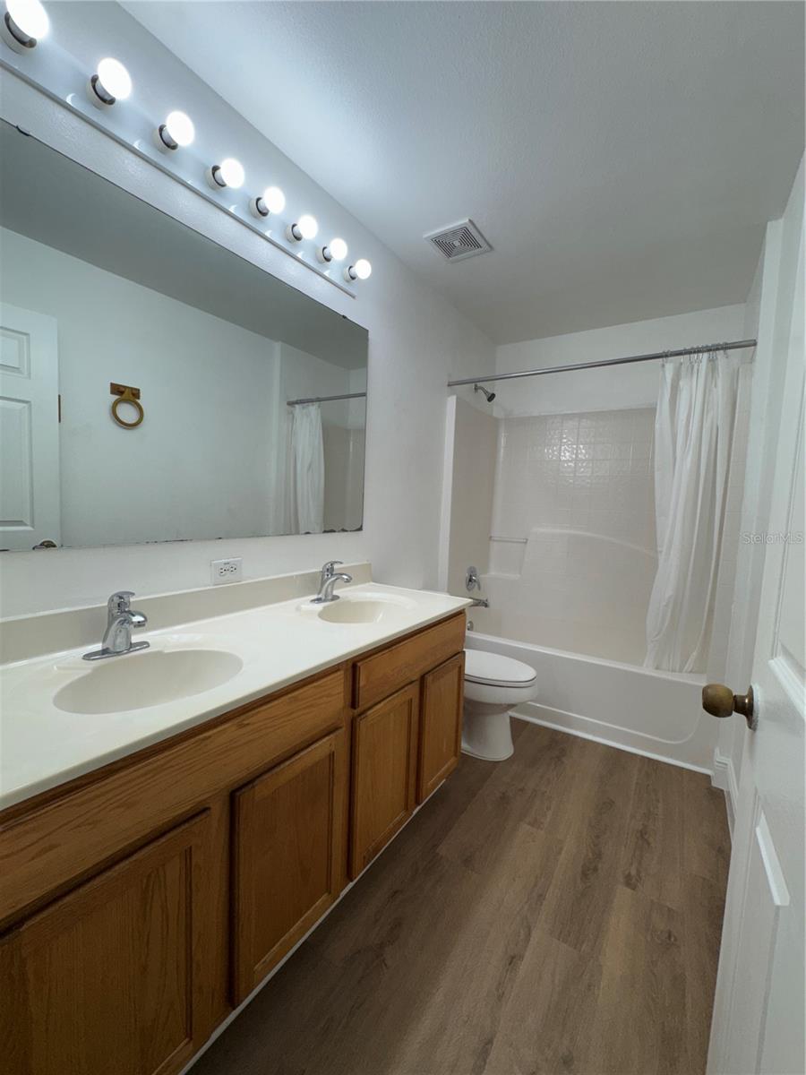 Image 27 of 34 For 11718 Pethrick Drive