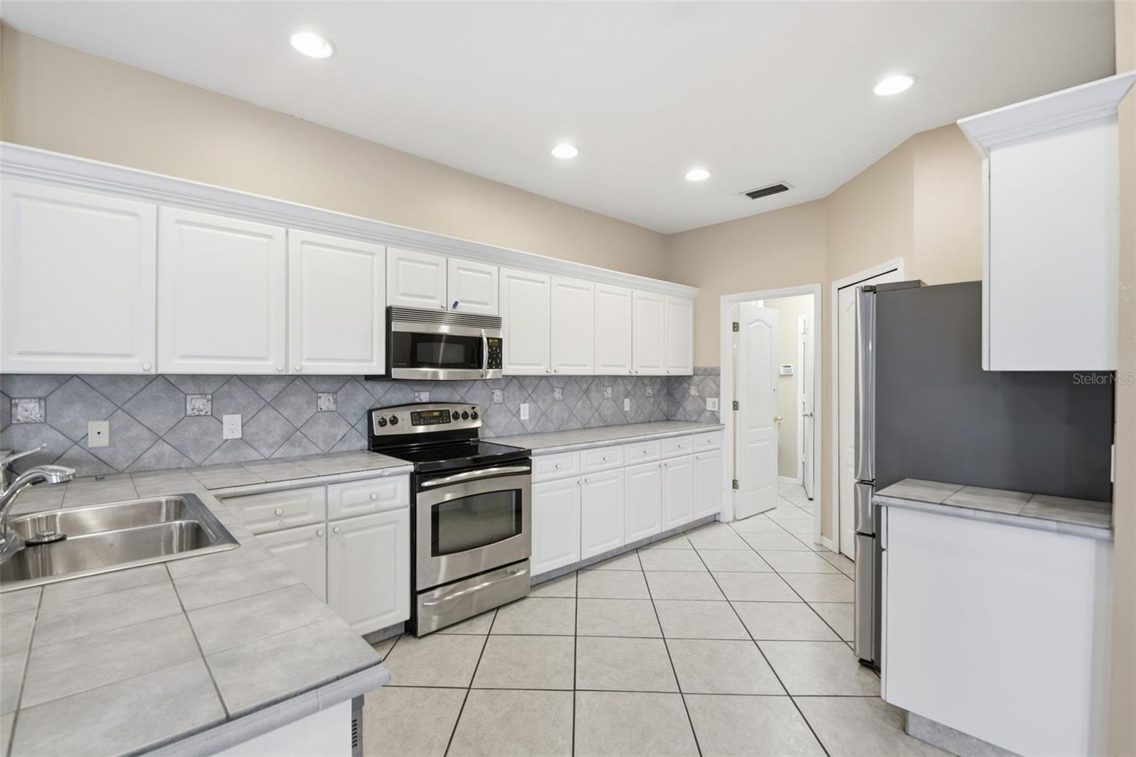 Image 19 of 57 For 16825 Harrierridge Place