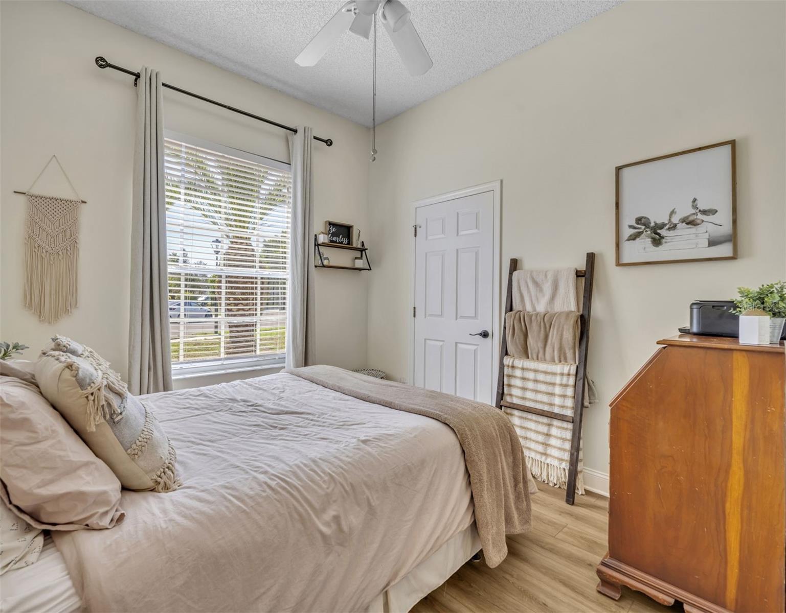 Image 19 of 27 For 3397 Sterling Lake Circle