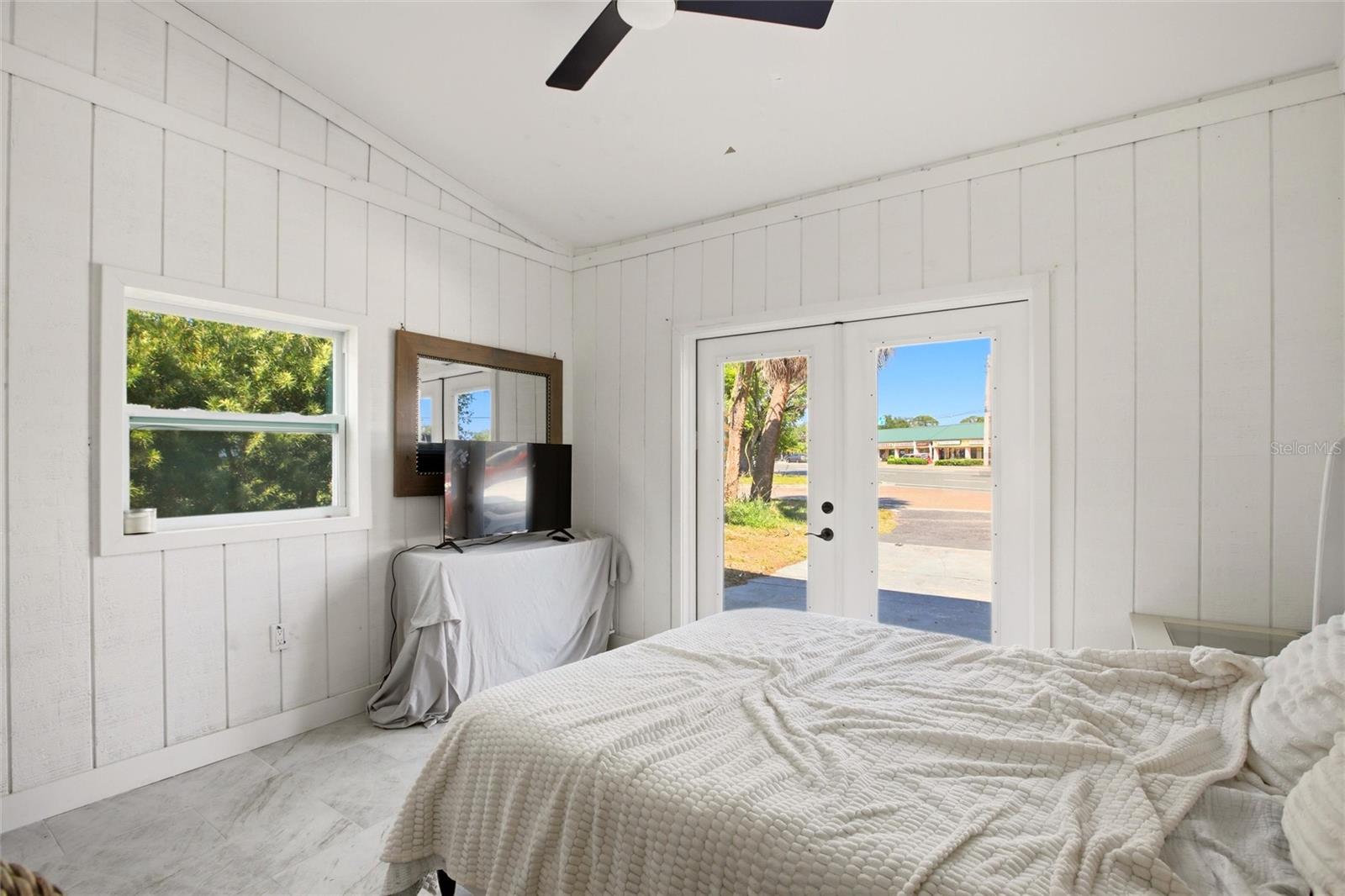 Image 23 of 32 For 5936 Albert Place