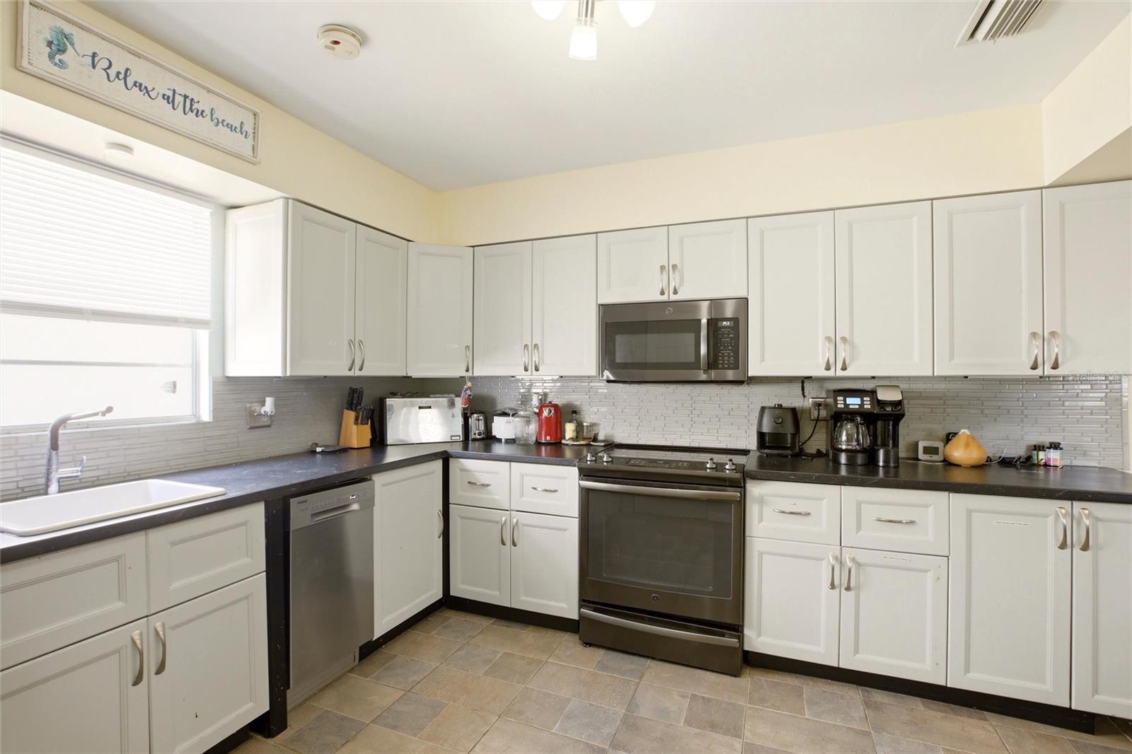 Image 8 of 32 For 5936 Albert Place