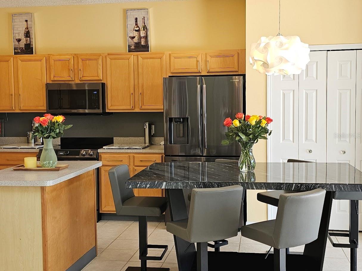 Image 4 of 29 For 1290 Seasons Boulevard