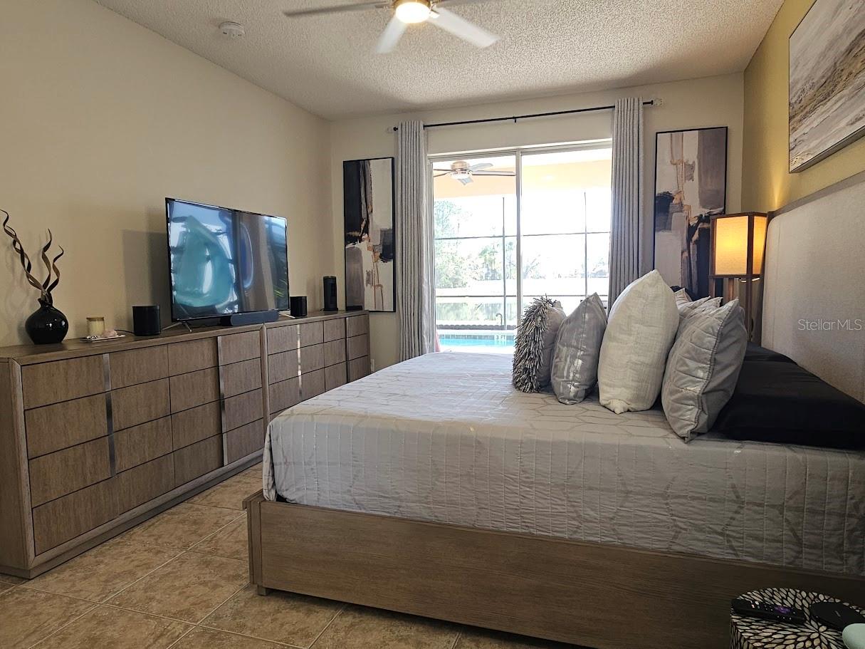 Image 9 of 29 For 1290 Seasons Boulevard