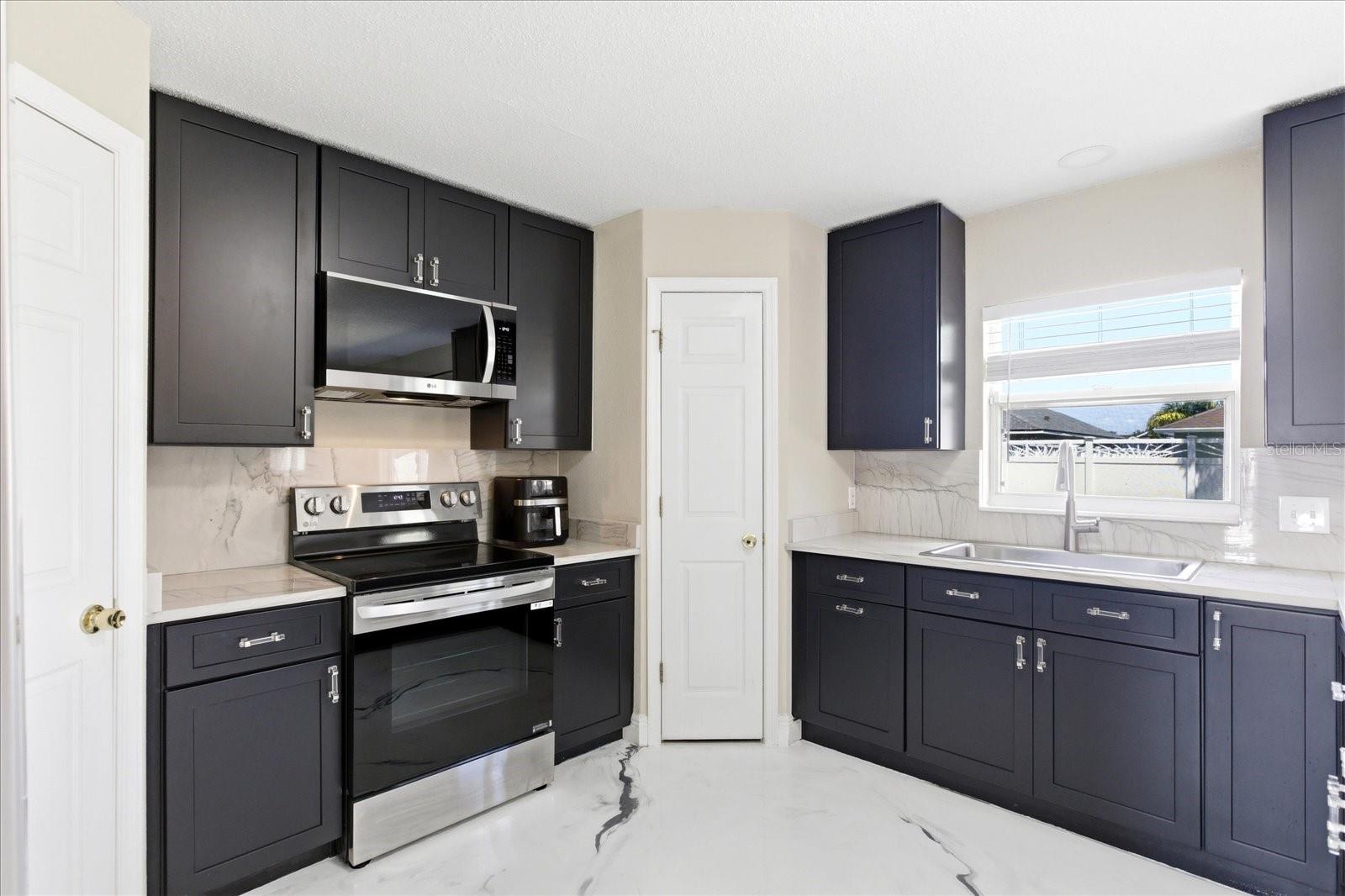 Image 8 of 39 For 2126 Blackstone Landing Drive